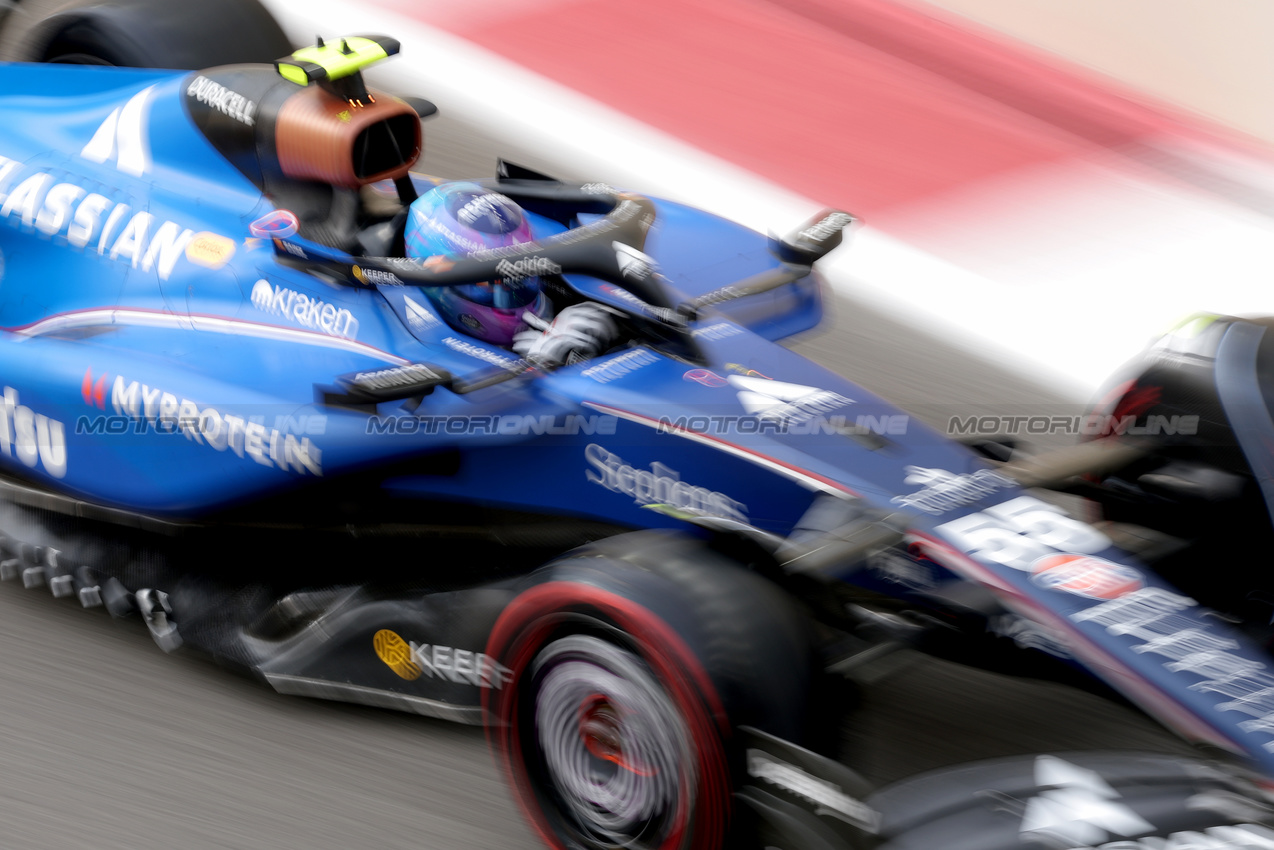 GP ABU DHABI, Carlos Sainz (ESP) Atlassian Williams Racing FW47.

05.12.2025. Formula 1 World Championship, Rd 24, Abu Dhabi Grand Prix, Yas Marina Circuit, Abu Dhabi, Practice Day.

 - www.xpbimages.com, EMail: requests@xpbimages.com © Copyright: Coates / XPB Images