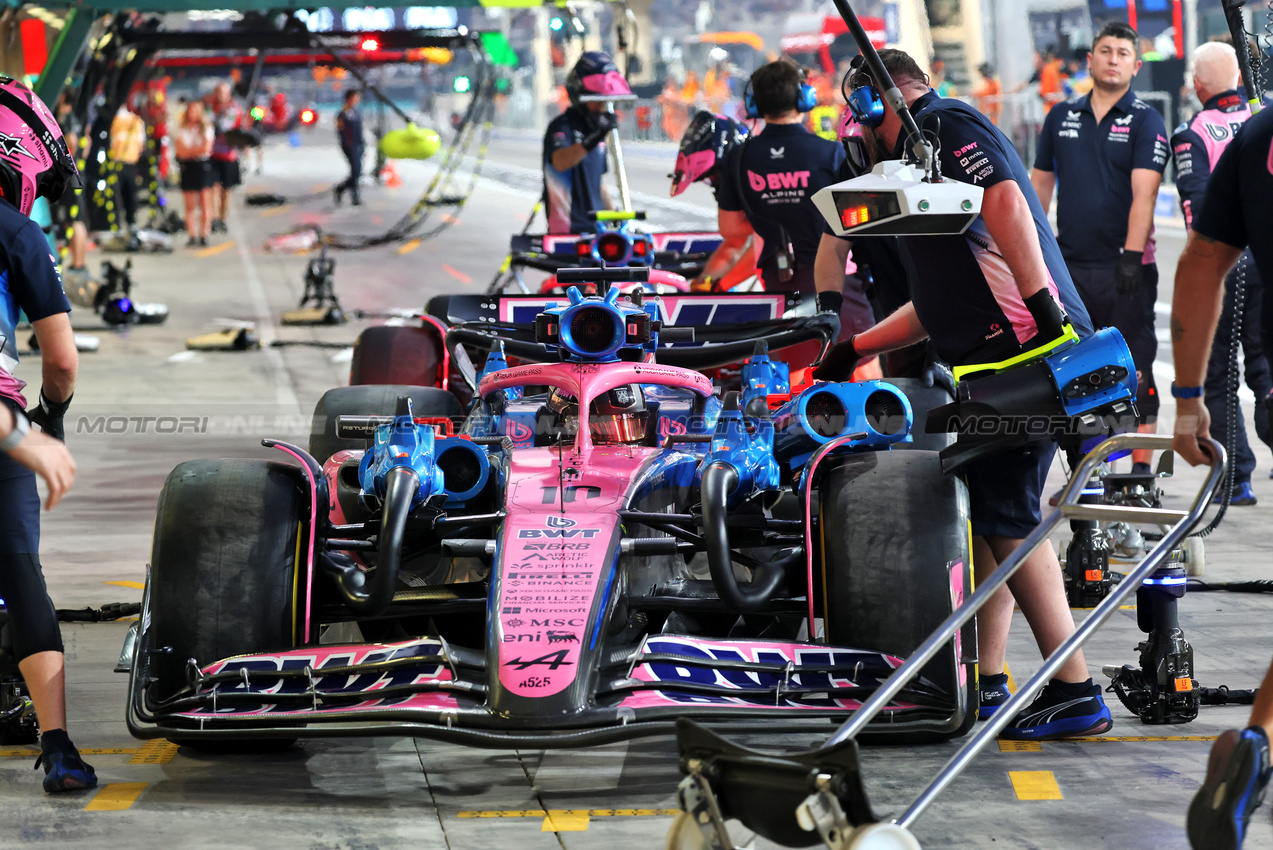 GP ABU DHABI, Pierre Gasly (FRA) Alpine F1 Team A525 in the pits.
05.12.2025. Formula 1 World Championship, Rd 24, Abu Dhabi Grand Prix, Yas Marina Circuit, Abu Dhabi, Practice Day.
- www.xpbimages.com, EMail: requests@xpbimages.com © Copyright: Batchelor / XPB Images