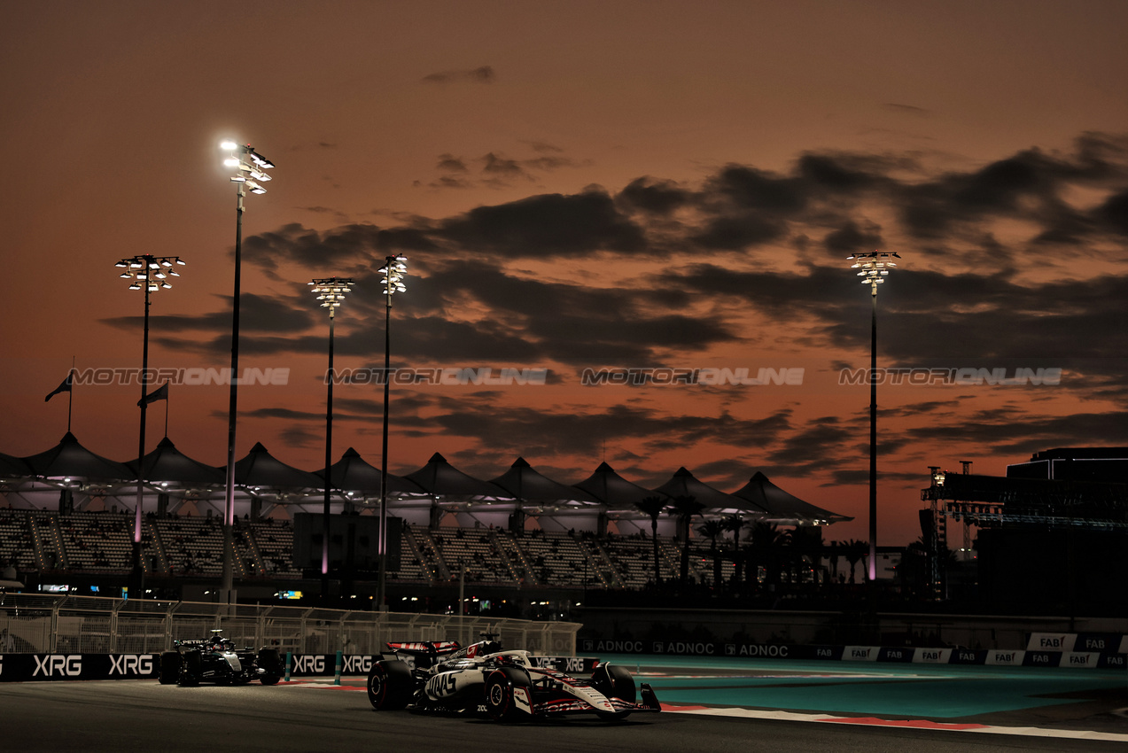 GP ABU DHABI, Esteban Ocon (FRA) Haas VF-25.
05.12.2025. Formula 1 World Championship, Rd 24, Abu Dhabi Grand Prix, Yas Marina Circuit, Abu Dhabi, Practice Day.
- www.xpbimages.com, EMail: requests@xpbimages.com © Copyright: Charniaux / XPB Images