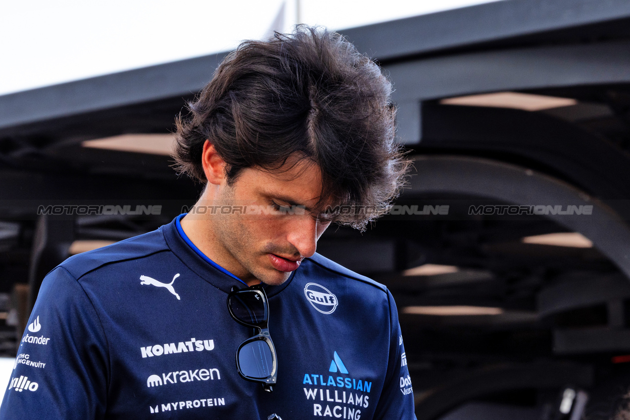 GP ARABIA SAUDITA, Carlos Sainz (ESP) Atlassian Williams Racing.

17.04.2025. Formula 1 World Championship, Rd 5, Saudi Arabian Grand Prix, Jeddah, Saudi Arabia, Preparation Day.

 - www.xpbimages.com, EMail: requests@xpbimages.com © Copyright: Rew / XPB Images