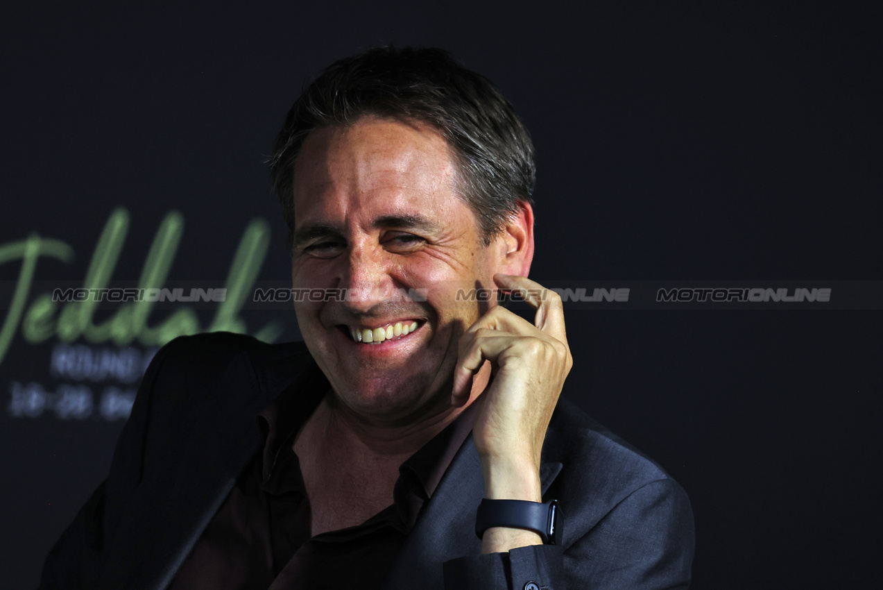 GP ARABIA SAUDITA, Tom Clarkson (GBR) Journalist in the FIA Press Conference.

17.04.2025. Formula 1 World Championship, Rd 5, Saudi Arabian Grand Prix, Jeddah, Saudi Arabia, Preparation Day.

- www.xpbimages.com, EMail: requests@xpbimages.com © Copyright: Bearne / XPB Images
