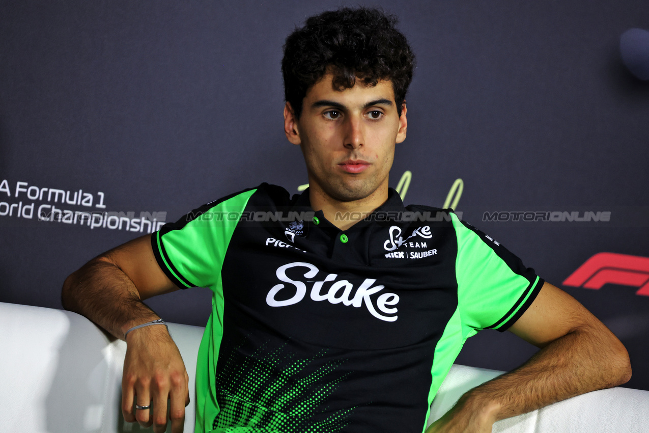 GP ARABIA SAUDITA, Gabriel Bortoleto (BRA) Sauber in the FIA Press Conference.

17.04.2025. Formula 1 World Championship, Rd 5, Saudi Arabian Grand Prix, Jeddah, Saudi Arabia, Preparation Day.

- www.xpbimages.com, EMail: requests@xpbimages.com © Copyright: Bearne / XPB Images