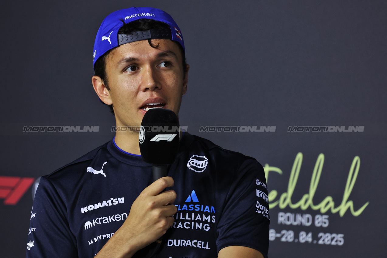 GP ARABIA SAUDITA, Alexander Albon (THA) Atlassian Williams Racing in the FIA Press Conference.

17.04.2025. Formula 1 World Championship, Rd 5, Saudi Arabian Grand Prix, Jeddah, Saudi Arabia, Preparation Day.

- www.xpbimages.com, EMail: requests@xpbimages.com © Copyright: Bearne / XPB Images
