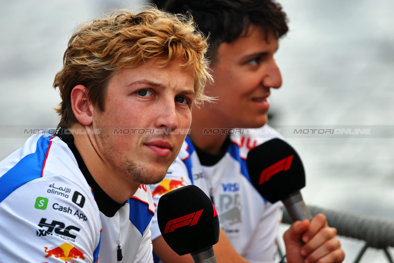 GP ARABIA SAUDITA, Liam Lawson (NZL) Racing Bulls with team mate Isack Hadjar (FRA) Racing Bulls.

17.04.2025. Formula 1 World Championship, Rd 5, Saudi Arabian Grand Prix, Jeddah, Saudi Arabia, Preparation Day.

- www.xpbimages.com, EMail: requests@xpbimages.com © Copyright: Batchelor / XPB Images