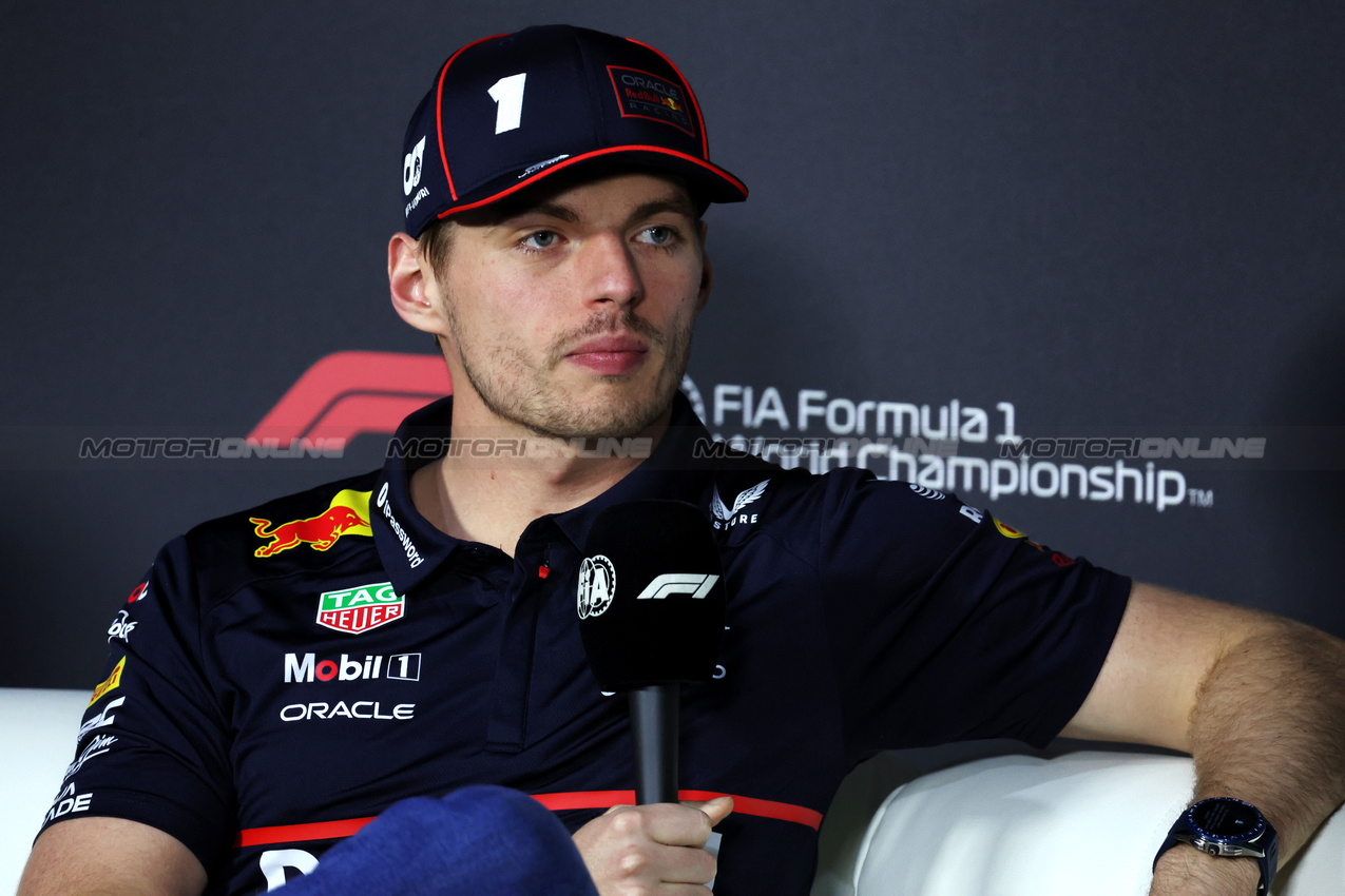 GP ARABIA SAUDITA, Max Verstappen (NLD) Red Bull Racing in the FIA Press Conference.

17.04.2025. Formula 1 World Championship, Rd 5, Saudi Arabian Grand Prix, Jeddah, Saudi Arabia, Preparation Day.

- www.xpbimages.com, EMail: requests@xpbimages.com © Copyright: Bearne / XPB Images