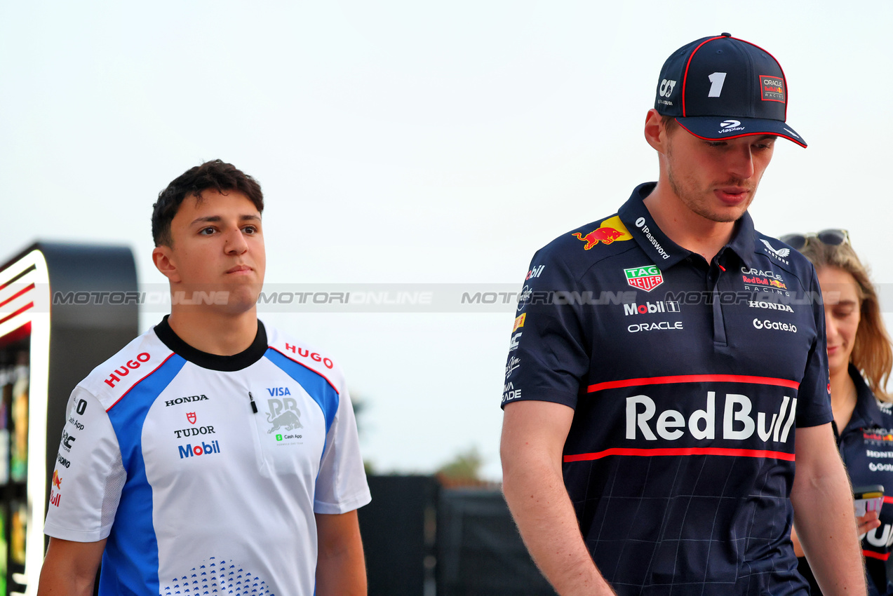 GP ARABIA SAUDITA, (L to R): Isack Hadjar (FRA) Racing Bulls with Max Verstappen (NLD) Red Bull Racing.

17.04.2025. Formula 1 World Championship, Rd 5, Saudi Arabian Grand Prix, Jeddah, Saudi Arabia, Preparation Day.

- www.xpbimages.com, EMail: requests@xpbimages.com © Copyright: Batchelor / XPB Images