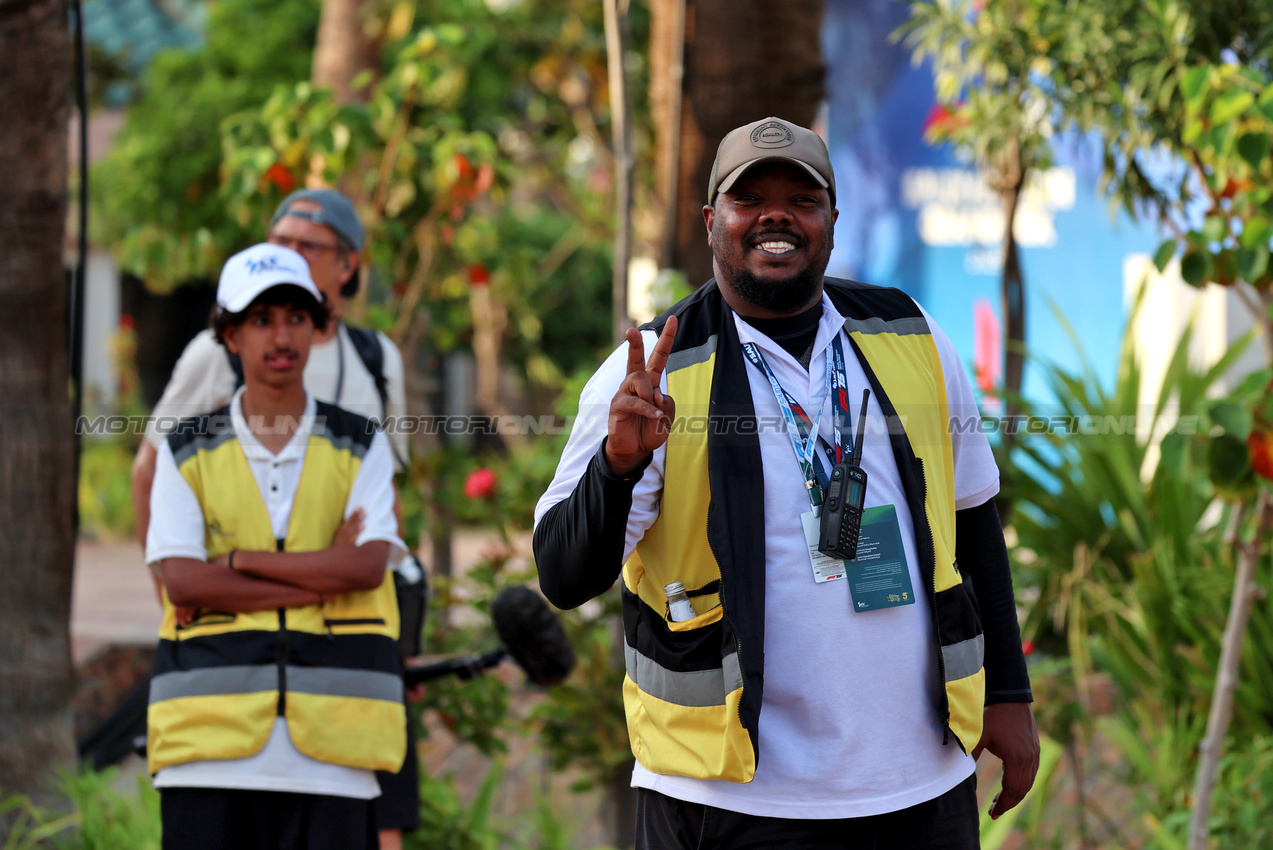 GP ARABIA SAUDITA, Circuit Atmosfera - security.

17.04.2025. Formula 1 World Championship, Rd 5, Saudi Arabian Grand Prix, Jeddah, Saudi Arabia, Preparation Day.

 - www.xpbimages.com, EMail: requests@xpbimages.com © Copyright: Rew / XPB Images