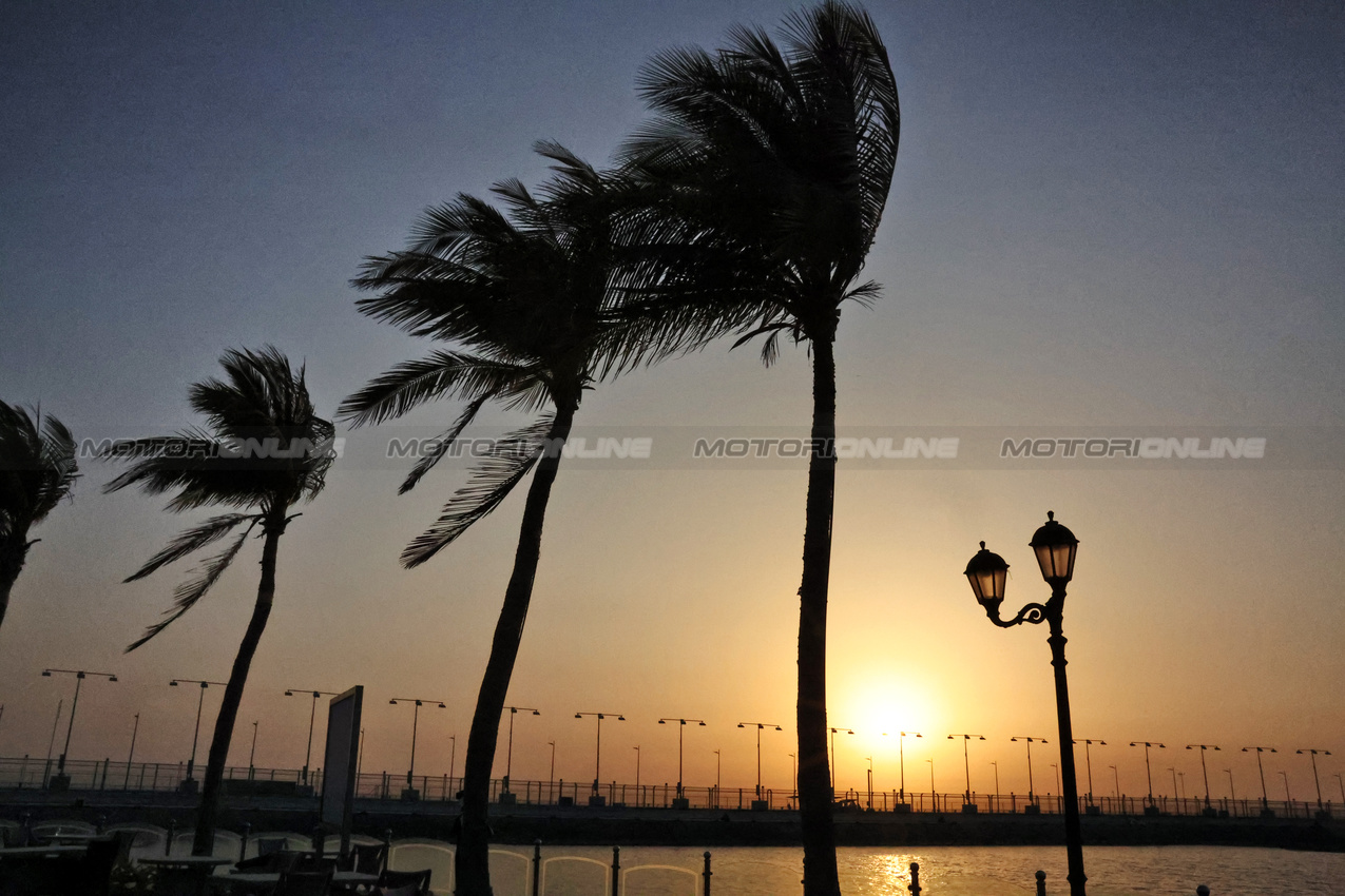 GP ARABIA SAUDITA, Circuit Atmosfera - sunset.



17.04.2025. Formula 1 World Championship, Rd 5, Saudi Arabian Grand Prix, Jeddah, Saudi Arabia, Preparation Day.

 - www.xpbimages.com, EMail: requests@xpbimages.com © Copyright: Rew / XPB Images