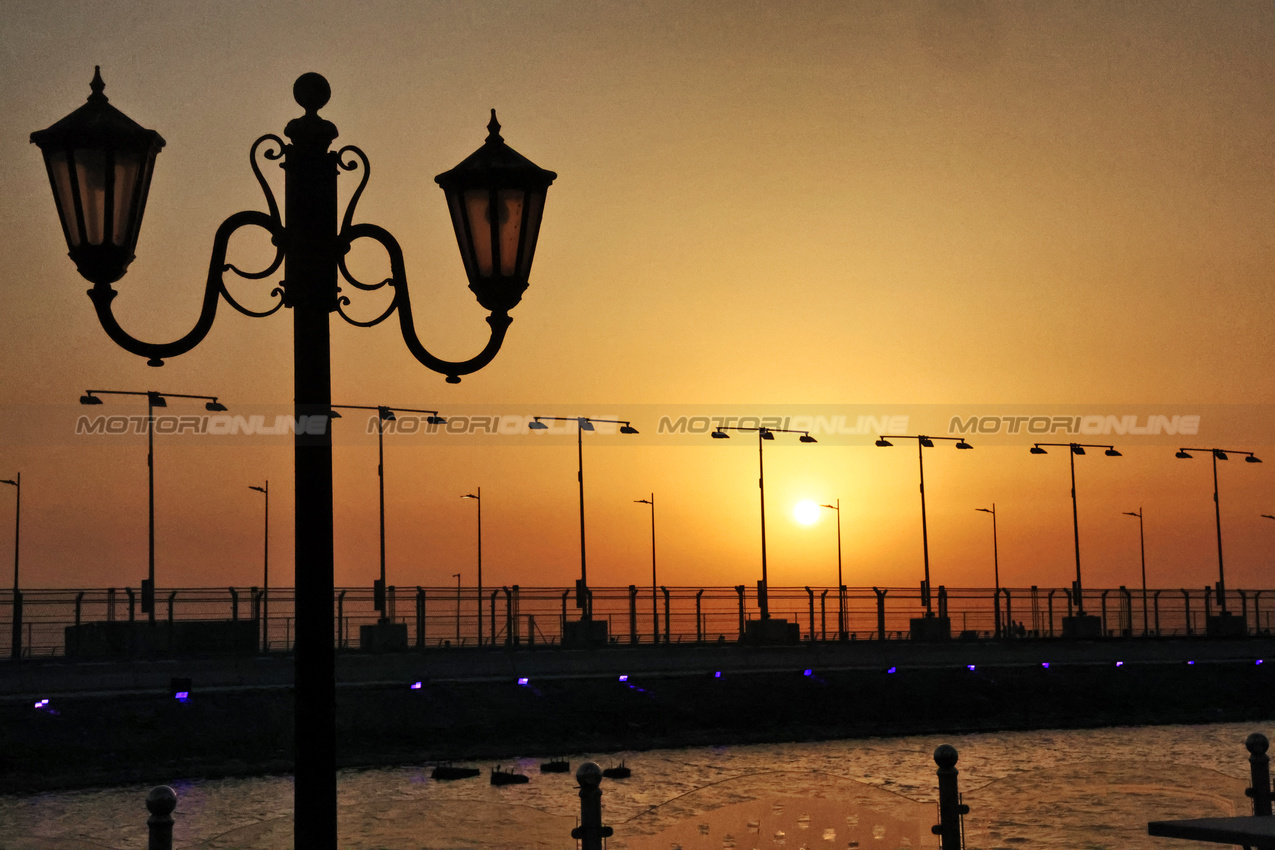 GP ARABIA SAUDITA, Circuit Atmosfera - sunset.



17.04.2025. Formula 1 World Championship, Rd 5, Saudi Arabian Grand Prix, Jeddah, Saudi Arabia, Preparation Day.

 - www.xpbimages.com, EMail: requests@xpbimages.com © Copyright: Rew / XPB Images