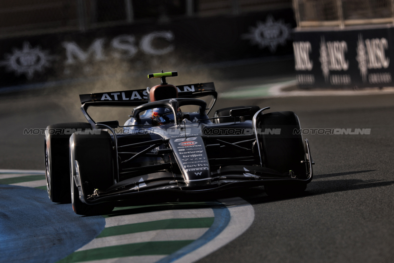 GP ARABIA SAUDITA, Carlos Sainz (ESP) Atlassian Williams Racing FW46.

18.04.2025. Formula 1 World Championship, Rd 5, Saudi Arabian Grand Prix, Jeddah, Saudi Arabia, Practice Day.

- www.xpbimages.com, EMail: requests@xpbimages.com © Copyright: Charniaux / XPB Images