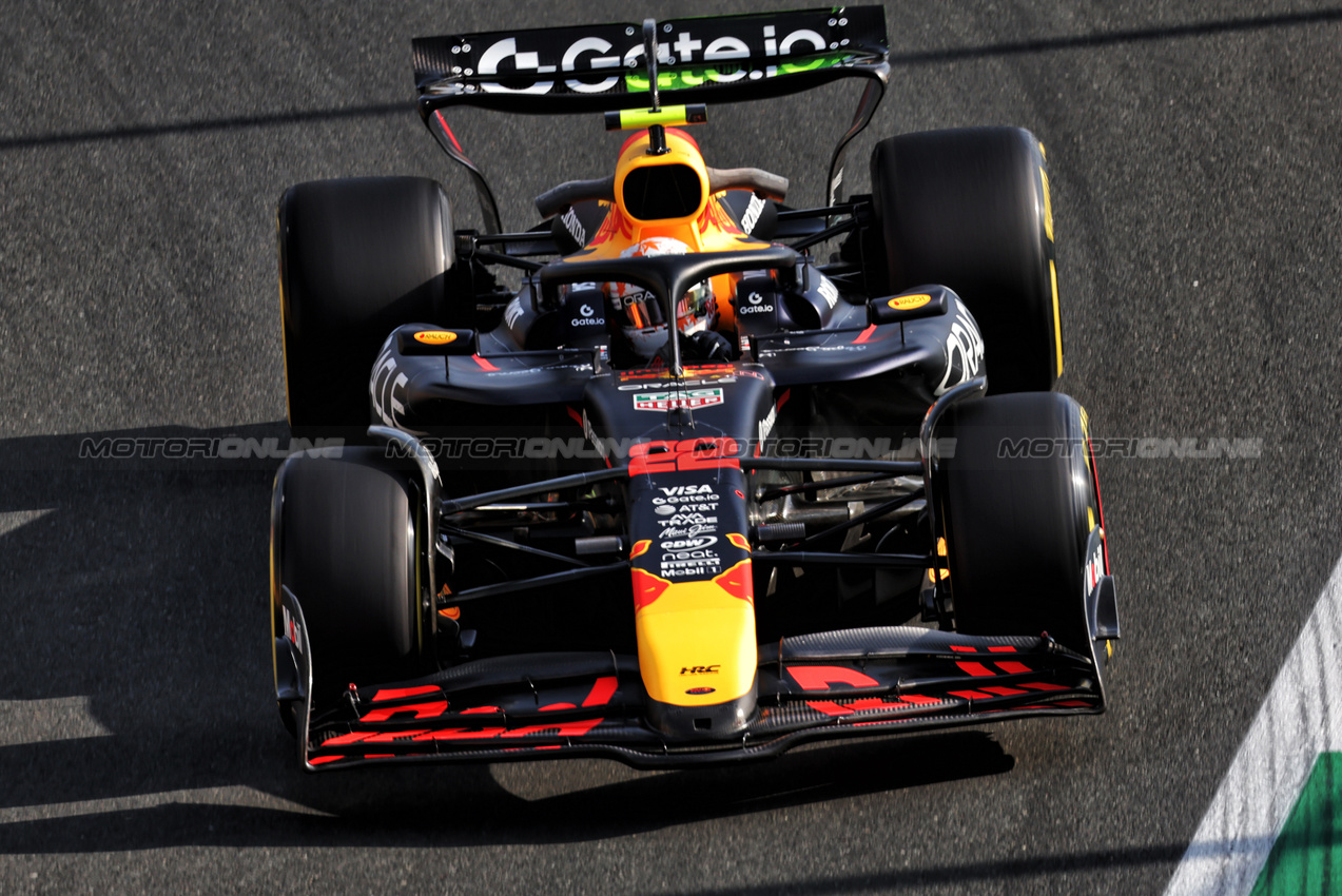 GP ARABIA SAUDITA, Yuki Tsunoda (JPN) Red Bull Racing RB21.

18.04.2025. Formula 1 World Championship, Rd 5, Saudi Arabian Grand Prix, Jeddah, Saudi Arabia, Practice Day.

- www.xpbimages.com, EMail: requests@xpbimages.com © Copyright: Bearne / XPB Images