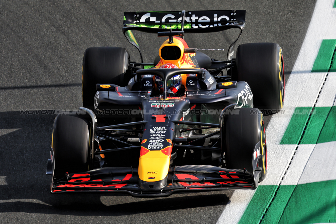 GP ARABIA SAUDITA, Max Verstappen (NLD) Red Bull Racing RB21.

18.04.2025. Formula 1 World Championship, Rd 5, Saudi Arabian Grand Prix, Jeddah, Saudi Arabia, Practice Day.

- www.xpbimages.com, EMail: requests@xpbimages.com © Copyright: Bearne / XPB Images