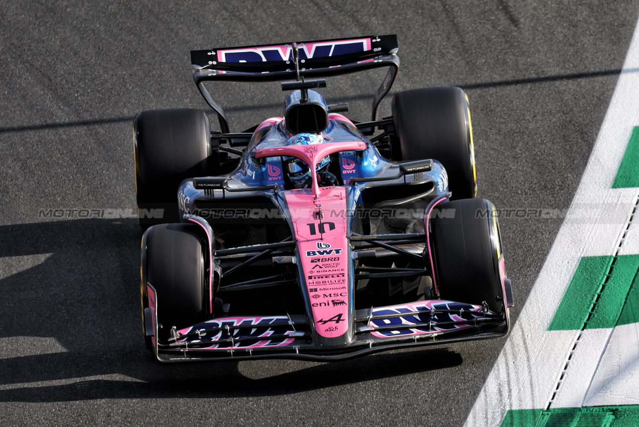 GP ARABIA SAUDITA, Pierre Gasly (FRA) Alpine F1 Team A525.

18.04.2025. Formula 1 World Championship, Rd 5, Saudi Arabian Grand Prix, Jeddah, Saudi Arabia, Practice Day.

- www.xpbimages.com, EMail: requests@xpbimages.com © Copyright: Bearne / XPB Images