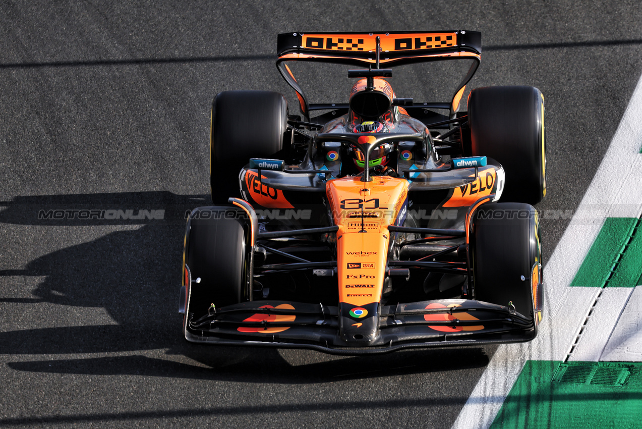 GP ARABIA SAUDITA, Oscar Piastri (AUS) McLaren MCL39.

18.04.2025. Formula 1 World Championship, Rd 5, Saudi Arabian Grand Prix, Jeddah, Saudi Arabia, Practice Day.

- www.xpbimages.com, EMail: requests@xpbimages.com © Copyright: Bearne / XPB Images