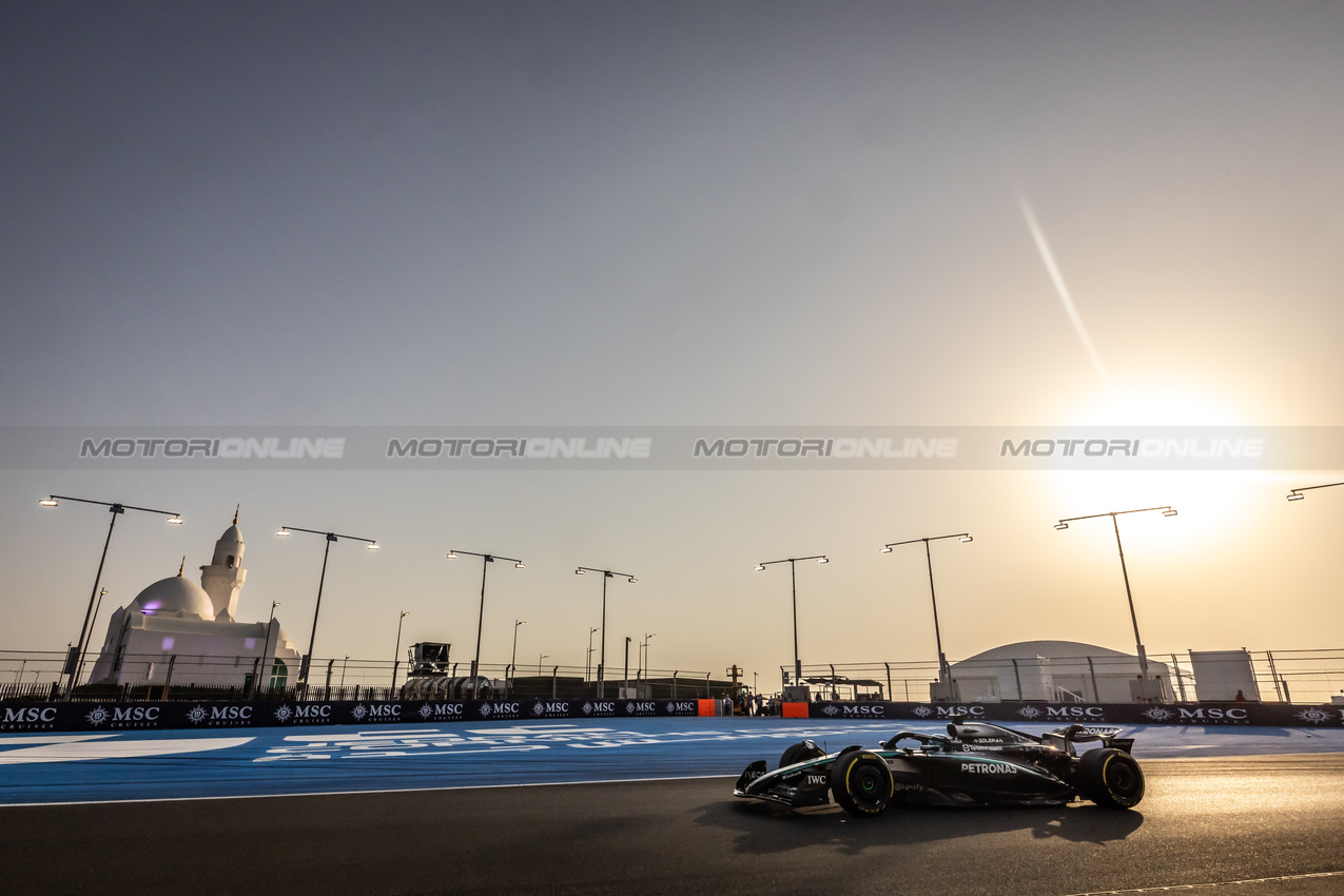 GP ARABIA SAUDITA, George Russell (GBR) Mercedes AMG F1 W16.

18.04.2025. Formula 1 World Championship, Rd 5, Saudi Arabian Grand Prix, Jeddah, Saudi Arabia, Practice Day.

- www.xpbimages.com, EMail: requests@xpbimages.com © Copyright: Bearne / XPB Images