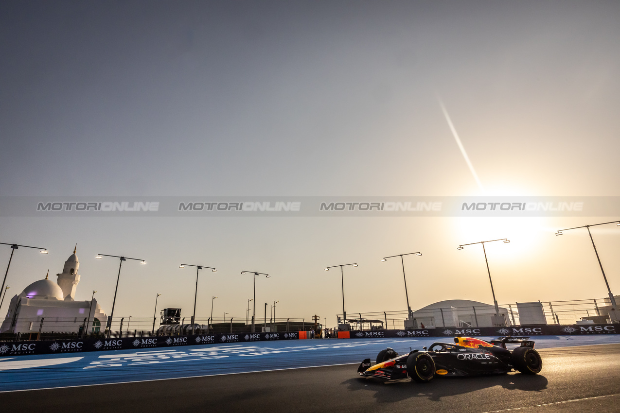 GP ARABIA SAUDITA, Max Verstappen (NLD) Red Bull Racing RB21.

18.04.2025. Formula 1 World Championship, Rd 5, Saudi Arabian Grand Prix, Jeddah, Saudi Arabia, Practice Day.

- www.xpbimages.com, EMail: requests@xpbimages.com © Copyright: Bearne / XPB Images
