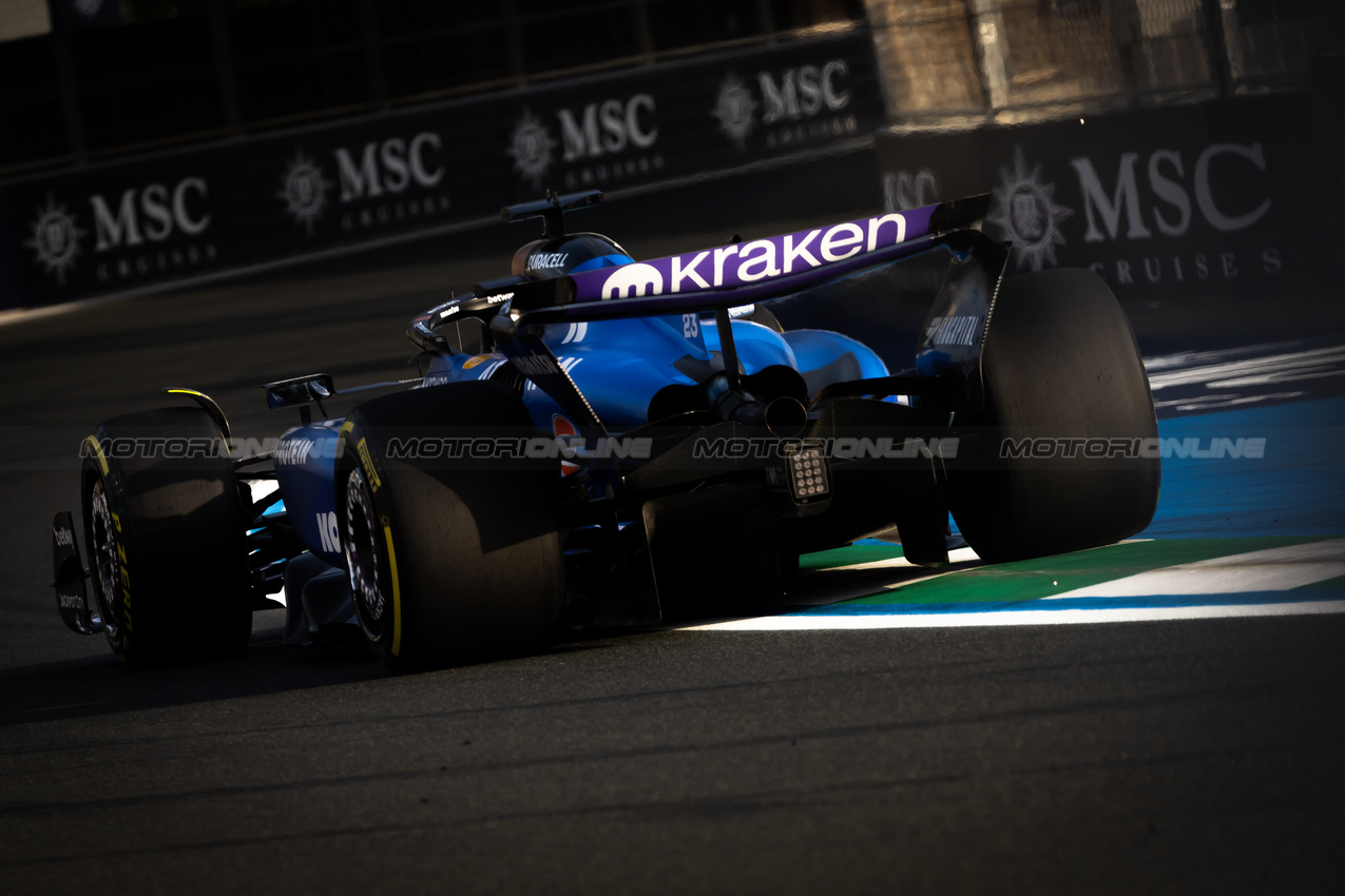 GP ARABIA SAUDITA, Alexander Albon (THA) Atlassian Williams Racing FW47.

18.04.2025. Formula 1 World Championship, Rd 5, Saudi Arabian Grand Prix, Jeddah, Saudi Arabia, Practice Day.

- www.xpbimages.com, EMail: requests@xpbimages.com © Copyright: Bearne / XPB Images