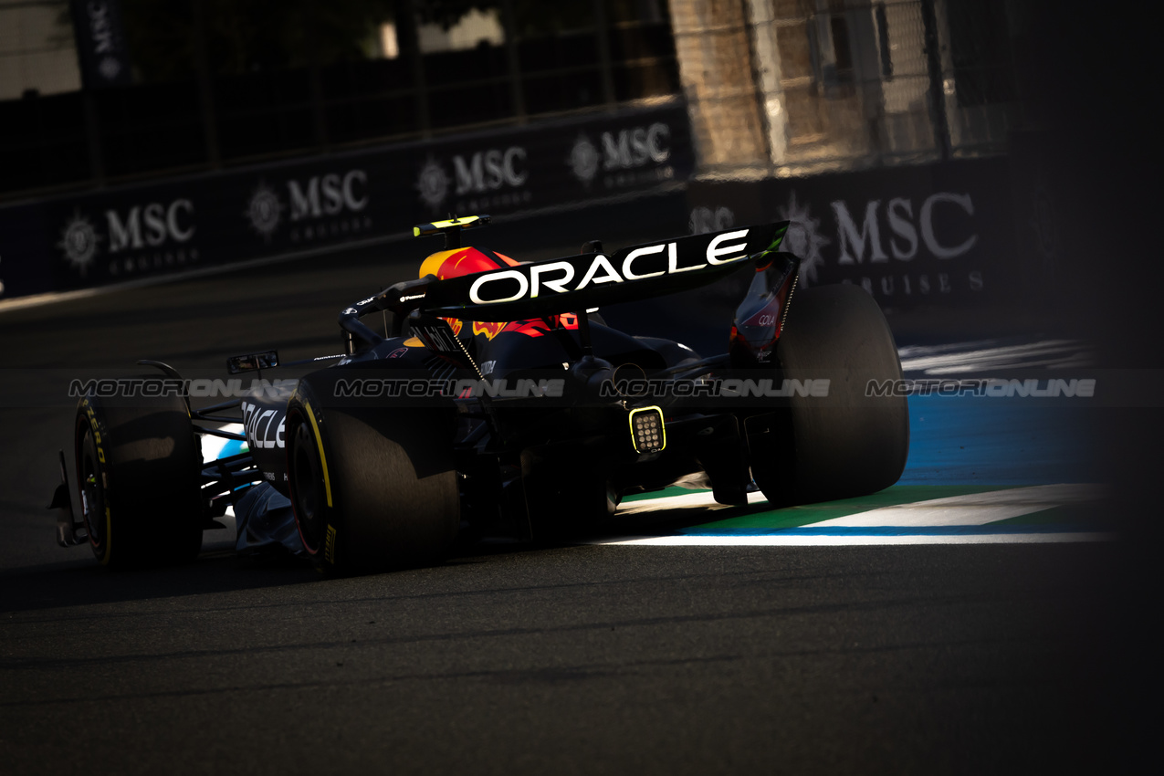 GP ARABIA SAUDITA, Yuki Tsunoda (JPN) Red Bull Racing RB21.

18.04.2025. Formula 1 World Championship, Rd 5, Saudi Arabian Grand Prix, Jeddah, Saudi Arabia, Practice Day.

- www.xpbimages.com, EMail: requests@xpbimages.com © Copyright: Bearne / XPB Images