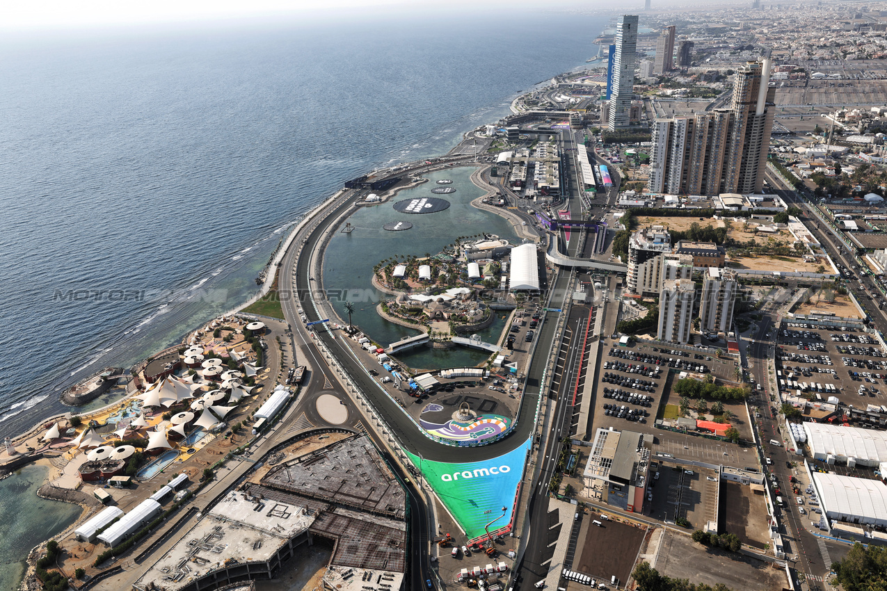 GP ARABIA SAUDITA, Circuit Atmosfera.

18.04.2025. Formula 1 World Championship, Rd 5, Saudi Arabian Grand Prix, Jeddah, Saudi Arabia, Practice Day.

 - www.xpbimages.com, EMail: requests@xpbimages.com © Copyright: Rew / XPB Images