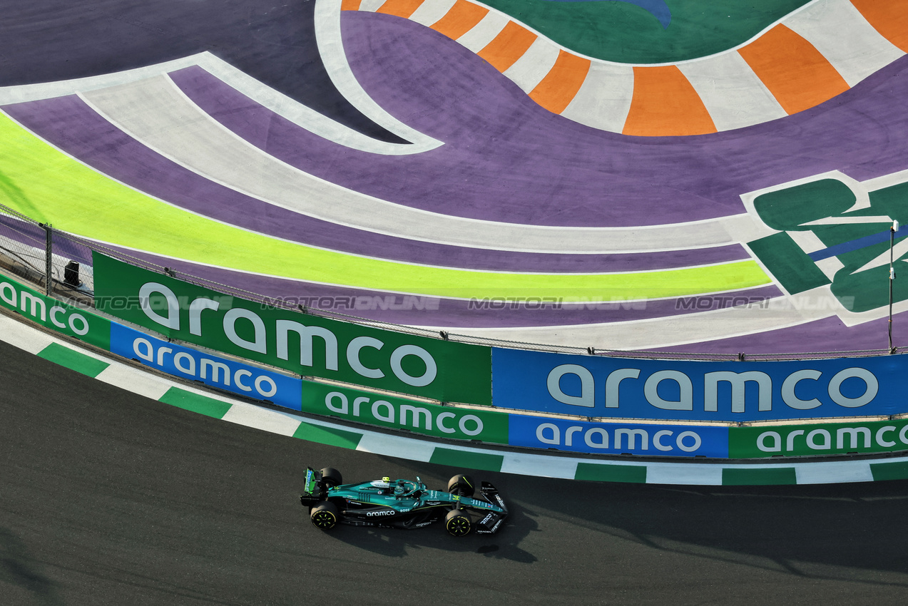 GP ARABIA SAUDITA, Fernando Alonso (ESP) Aston Martin F1 Team AMR25.

18.04.2025. Formula 1 World Championship, Rd 5, Saudi Arabian Grand Prix, Jeddah, Saudi Arabia, Practice Day.

 - www.xpbimages.com, EMail: requests@xpbimages.com © Copyright: Rew / XPB Images