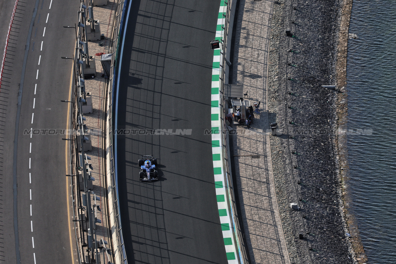 GP ARABIA SAUDITA, Alexander Albon (THA) Atlassian Williams Racing FW47.

18.04.2025. Formula 1 World Championship, Rd 5, Saudi Arabian Grand Prix, Jeddah, Saudi Arabia, Practice Day.

 - www.xpbimages.com, EMail: requests@xpbimages.com © Copyright: Rew / XPB Images