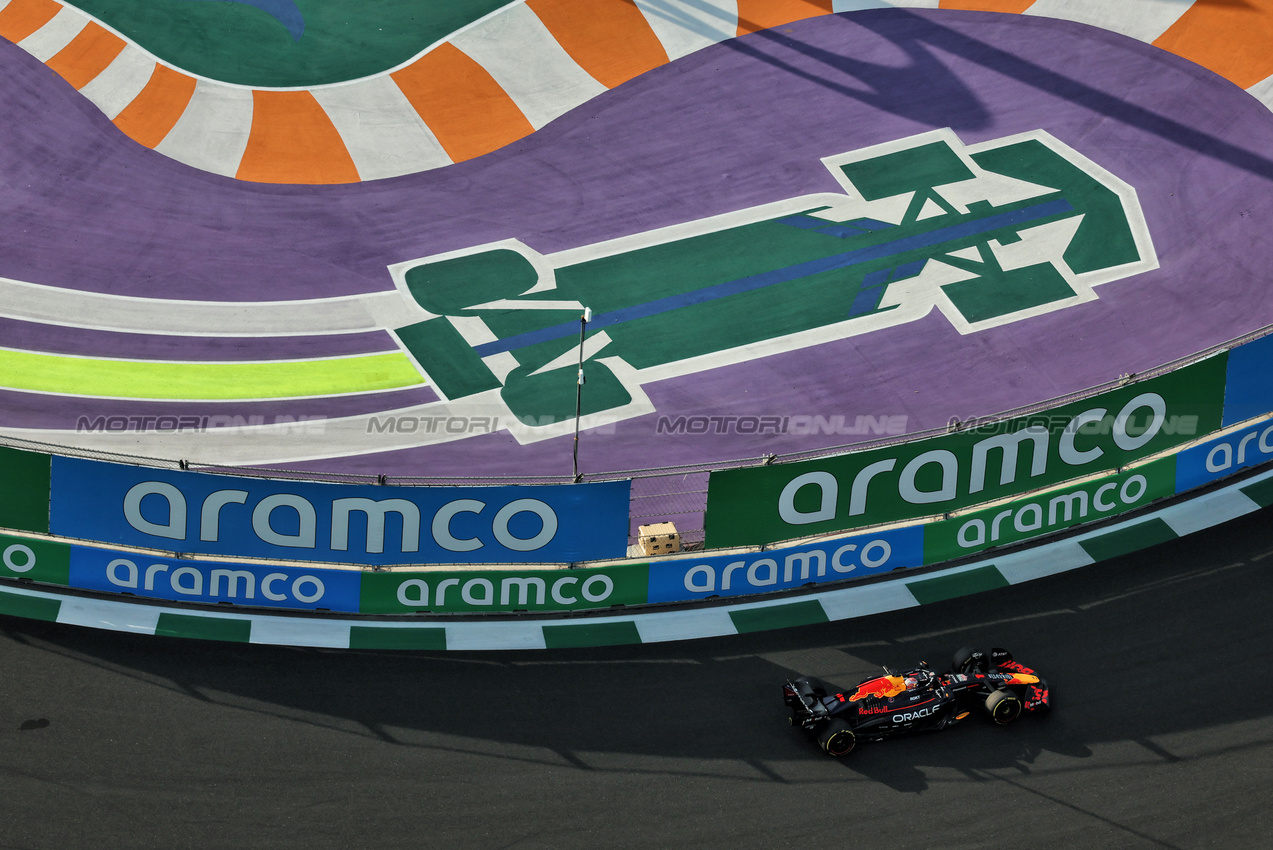 GP ARABIA SAUDITA, Max Verstappen (NLD) Red Bull Racing RB21.

18.04.2025. Formula 1 World Championship, Rd 5, Saudi Arabian Grand Prix, Jeddah, Saudi Arabia, Practice Day.

 - www.xpbimages.com, EMail: requests@xpbimages.com © Copyright: Rew / XPB Images