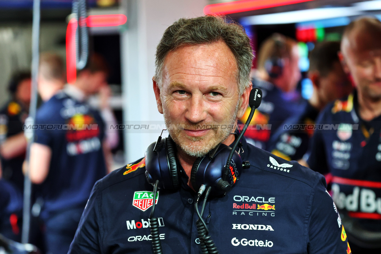GP ARABIA SAUDITA, Christian Horner (GBR) Red Bull Racing Team Principal.

18.04.2025. Formula 1 World Championship, Rd 5, Saudi Arabian Grand Prix, Jeddah, Saudi Arabia, Practice Day.

- www.xpbimages.com, EMail: requests@xpbimages.com © Copyright: Batchelor / XPB Images