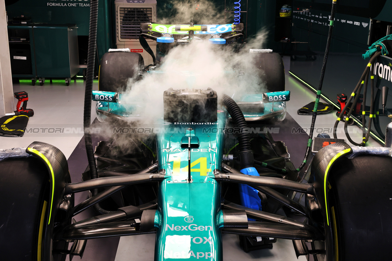 GP ARABIA SAUDITA, Aston Martin F1 Team AMR25 of Fernando Alonso (ESP) with dry ice in the cockpit.

18.04.2025. Formula 1 World Championship, Rd 5, Saudi Arabian Grand Prix, Jeddah, Saudi Arabia, Practice Day.

- www.xpbimages.com, EMail: requests@xpbimages.com © Copyright: Batchelor / XPB Images