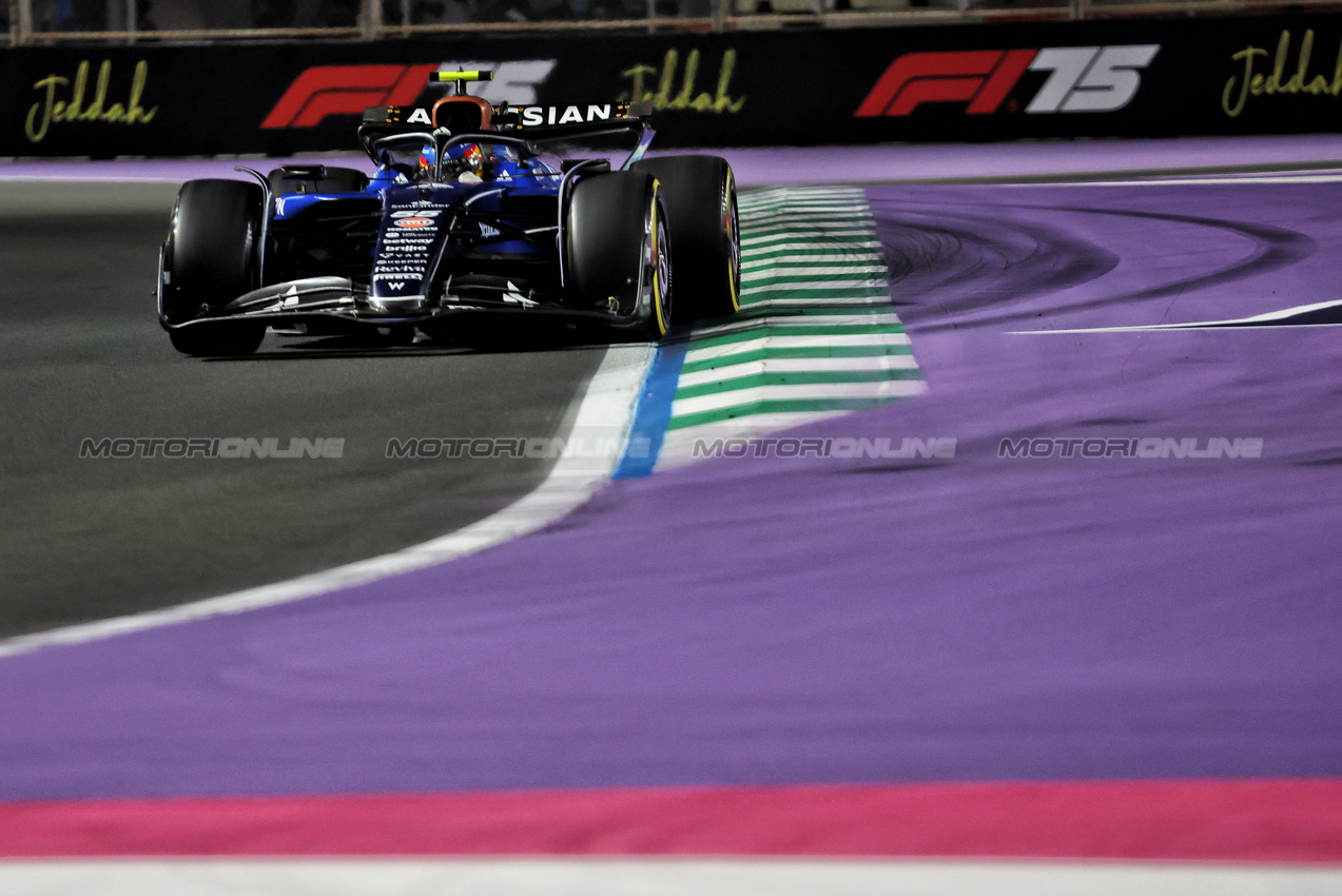 GP ARABIA SAUDITA, Carlos Sainz (ESP) Atlassian Williams Racing FW46.

18.04.2025. Formula 1 World Championship, Rd 5, Saudi Arabian Grand Prix, Jeddah, Saudi Arabia, Practice Day.

- www.xpbimages.com, EMail: requests@xpbimages.com © Copyright: Bearne / XPB Images