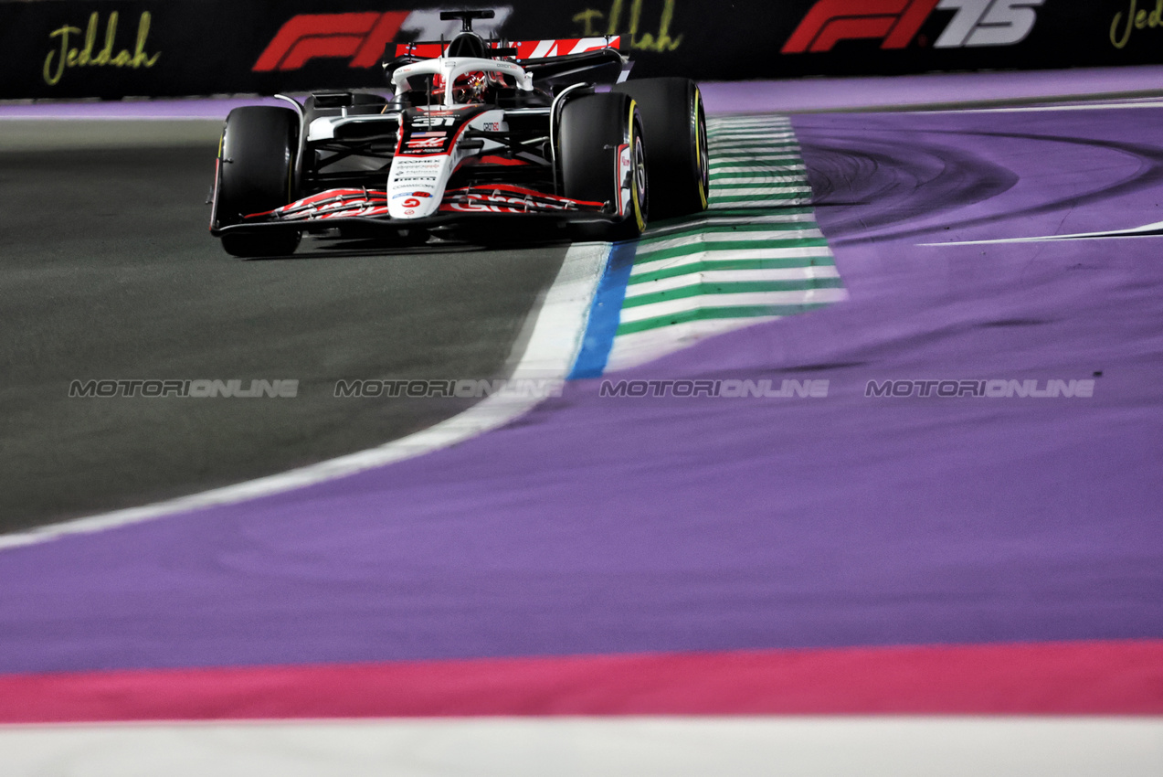 GP ARABIA SAUDITA, Esteban Ocon (FRA) Haas VF-25.



18.04.2025. Formula 1 World Championship, Rd 5, Saudi Arabian Grand Prix, Jeddah, Saudi Arabia, Practice Day.

- www.xpbimages.com, EMail: requests@xpbimages.com © Copyright: Bearne / XPB Images