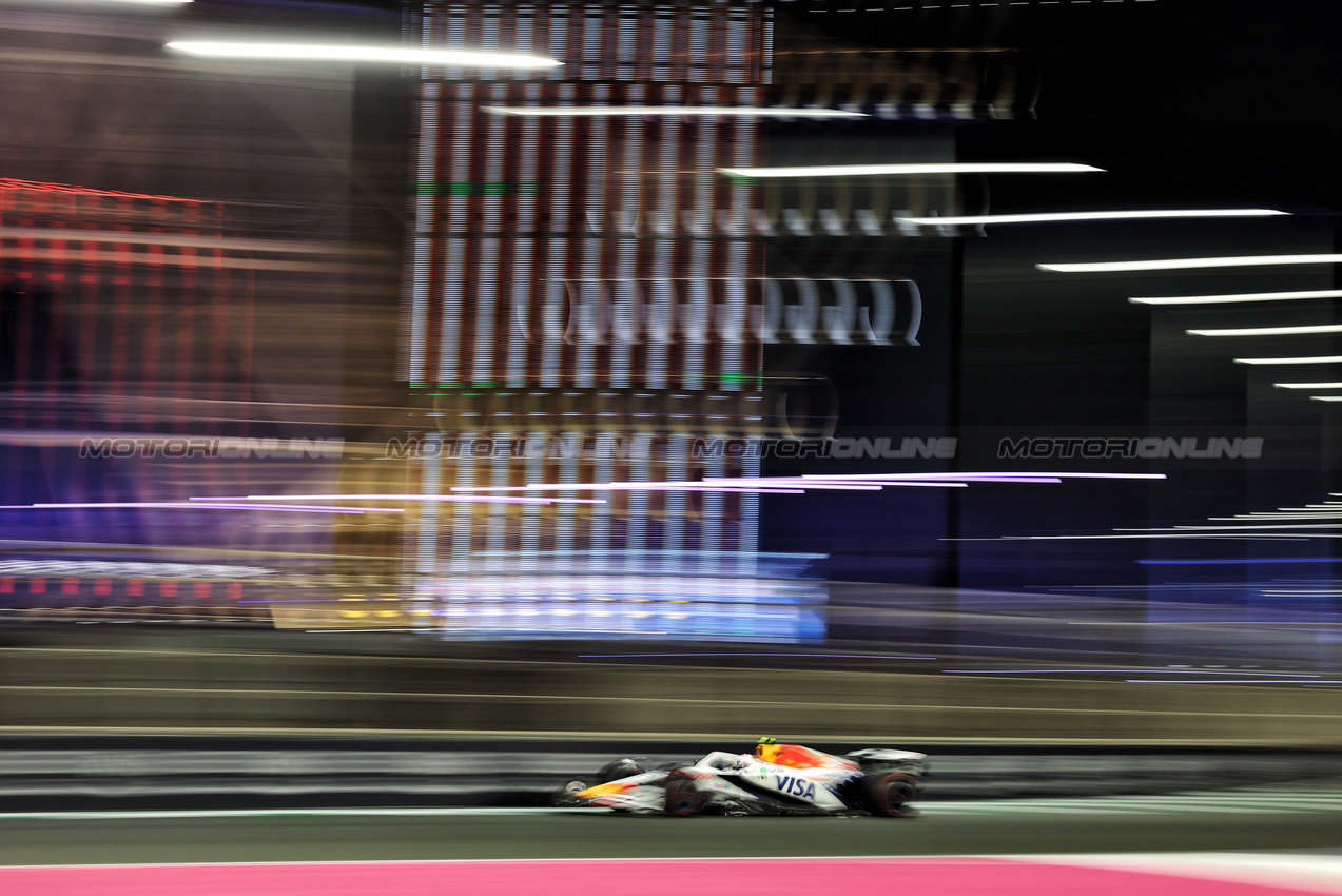 GP ARABIA SAUDITA, Yuki Tsunoda (JPN) Red Bull Racing RB21.

18.04.2025. Formula 1 World Championship, Rd 5, Saudi Arabian Grand Prix, Jeddah, Saudi Arabia, Practice Day.

- www.xpbimages.com, EMail: requests@xpbimages.com © Copyright: Bearne / XPB Images