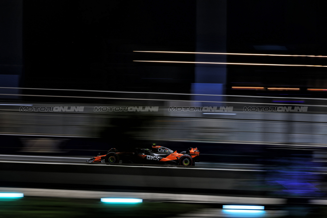 GP ARABIA SAUDITA, Lando Norris (GBR) McLaren MCL39.

18.04.2025. Formula 1 World Championship, Rd 5, Saudi Arabian Grand Prix, Jeddah, Saudi Arabia, Practice Day.

- www.xpbimages.com, EMail: requests@xpbimages.com © Copyright: Bearne / XPB Images