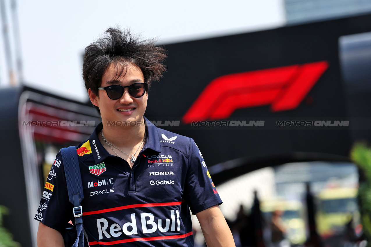 GP ARABIA SAUDITA, Yuki Tsunoda (JPN) Red Bull Racing.

18.04.2025. Formula 1 World Championship, Rd 5, Saudi Arabian Grand Prix, Jeddah, Saudi Arabia, Practice Day.

- www.xpbimages.com, EMail: requests@xpbimages.com © Copyright: Bearne / XPB Images