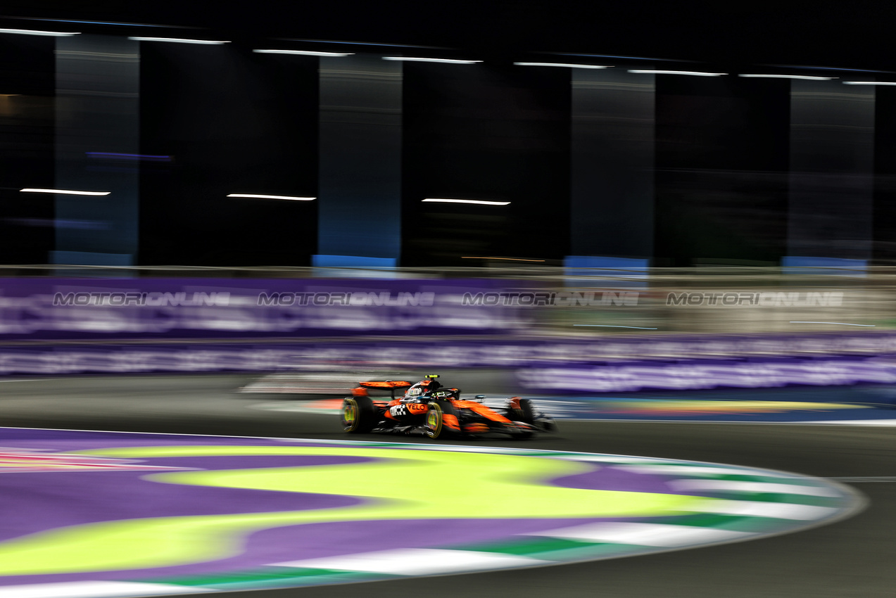 GP ARABIA SAUDITA, Lando Norris (GBR) McLaren MCL39.

18.04.2025. Formula 1 World Championship, Rd 5, Saudi Arabian Grand Prix, Jeddah, Saudi Arabia, Practice Day.

- www.xpbimages.com, EMail: requests@xpbimages.com © Copyright: Charniaux / XPB Images