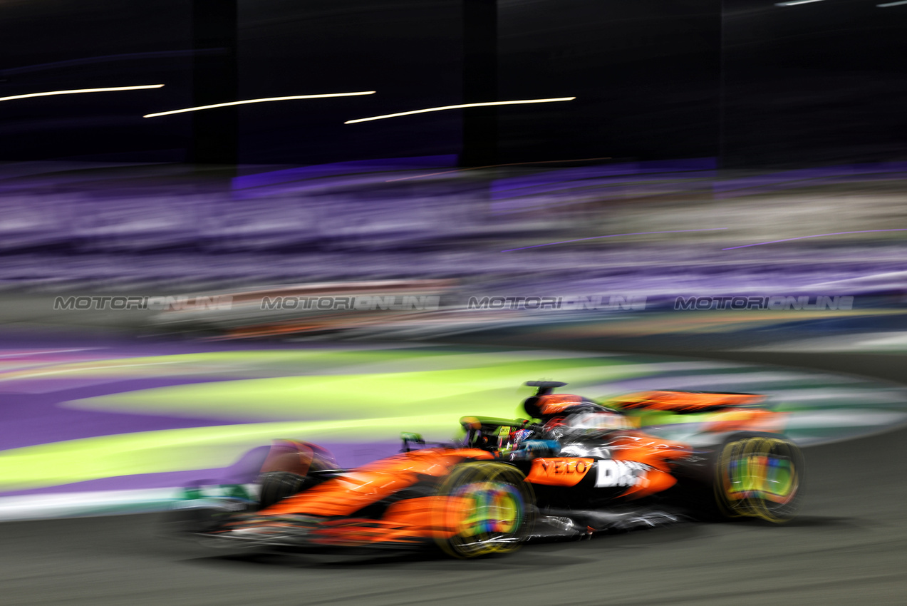 GP ARABIA SAUDITA, Oscar Piastri (AUS) McLaren MCL39.

18.04.2025. Formula 1 World Championship, Rd 5, Saudi Arabian Grand Prix, Jeddah, Saudi Arabia, Practice Day.

- www.xpbimages.com, EMail: requests@xpbimages.com © Copyright: Charniaux / XPB Images