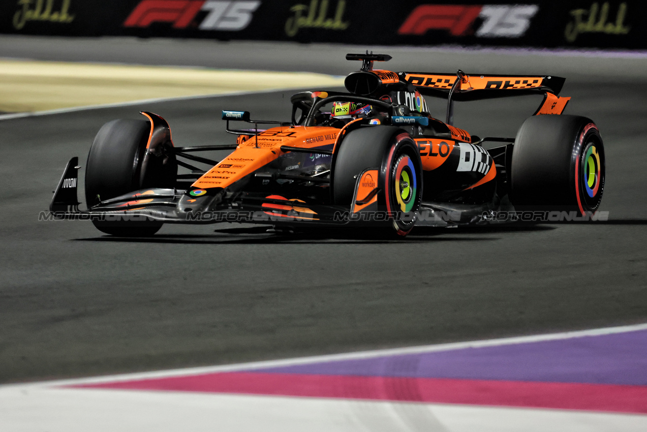 GP ARABIA SAUDITA, Oscar Piastri (AUS) McLaren MCL39.

18.04.2025. Formula 1 World Championship, Rd 5, Saudi Arabian Grand Prix, Jeddah, Saudi Arabia, Practice Day.

- www.xpbimages.com, EMail: requests@xpbimages.com © Copyright: Bearne / XPB Images