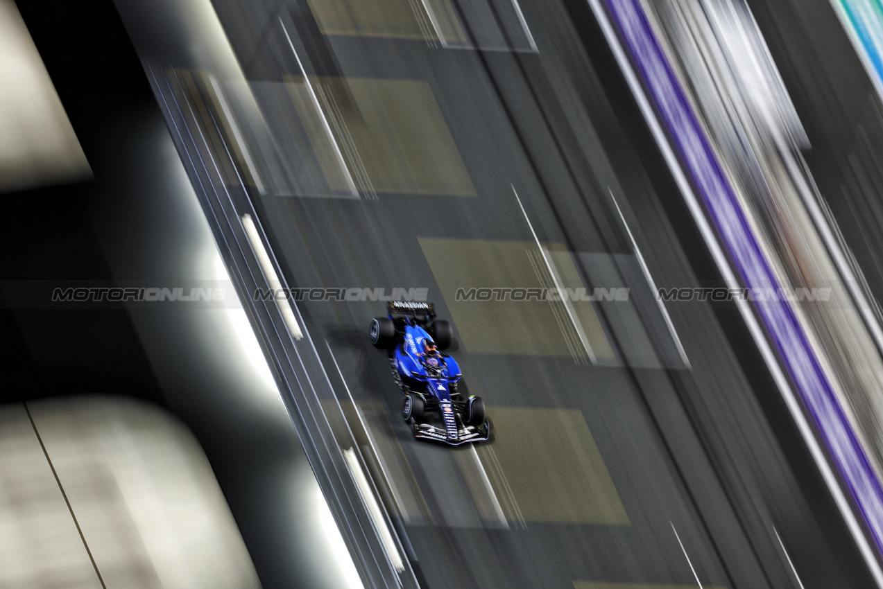 GP ARABIA SAUDITA, Alexander Albon (THA) Atlassian Williams Racing FW47.

18.04.2025. Formula 1 World Championship, Rd 5, Saudi Arabian Grand Prix, Jeddah, Saudi Arabia, Practice Day.

 - www.xpbimages.com, EMail: requests@xpbimages.com © Copyright: Rew / XPB Images