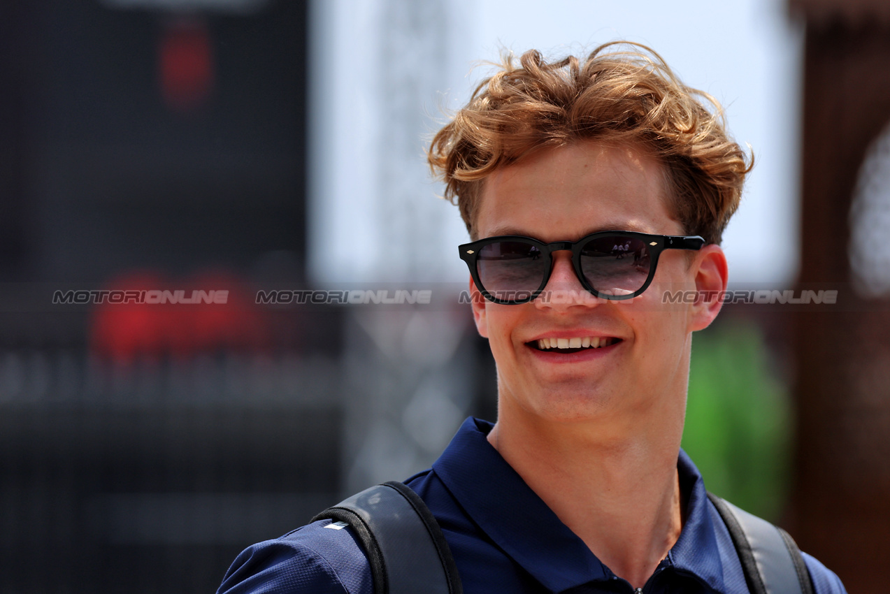 GP ARABIA SAUDITA, Paul Aron (EST) Alpine F1 Team Reserve Driver.

18.04.2025. Formula 1 World Championship, Rd 5, Saudi Arabian Grand Prix, Jeddah, Saudi Arabia, Practice Day.

 - www.xpbimages.com, EMail: requests@xpbimages.com © Copyright: Rew / XPB Images