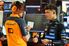 GP ARABIA SAUDITA, (L to R): Andrew Jarvis (GBR) McLaren Performance Engineer with Lando Norris (GBR) McLaren.

18.04.2025. Formula 1 World Championship, Rd 5, Saudi Arabian Grand Prix, Jeddah, Saudi Arabia, Practice Day.

- www.xpbimages.com, EMail: requests@xpbimages.com © Copyright: Batchelor / XPB Images