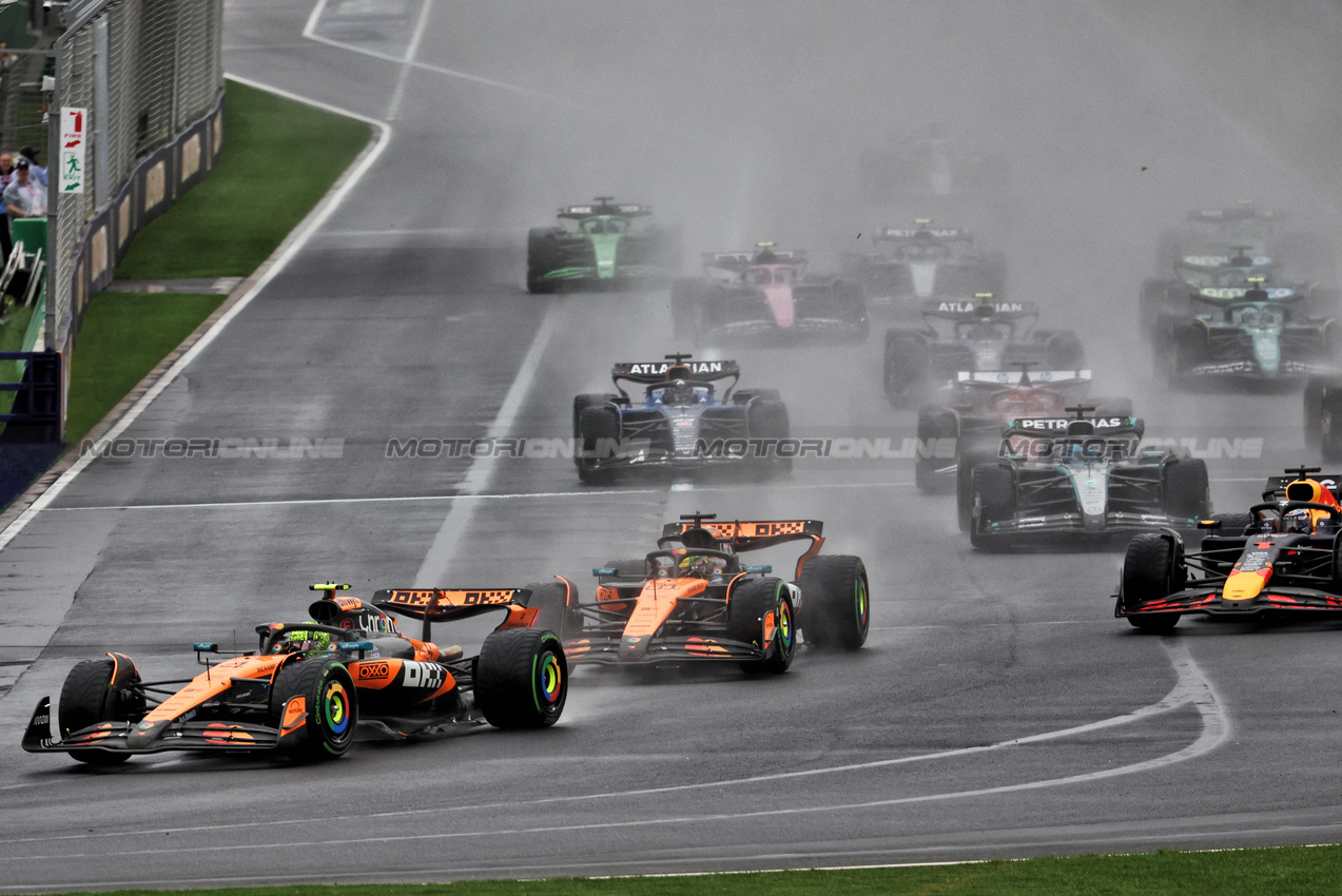 GP AUSTRALIA, Lando Norris (GBR) McLaren MCL39 davanti a at the partenza of the race.

16.03.2025. Formula 1 World Championship, Rd 1, Australian Grand Prix, Albert Park, Melbourne, Australia, Gara Day.

- www.xpbimages.com, EMail: requests@xpbimages.com © Copyright: Bearne / XPB Images