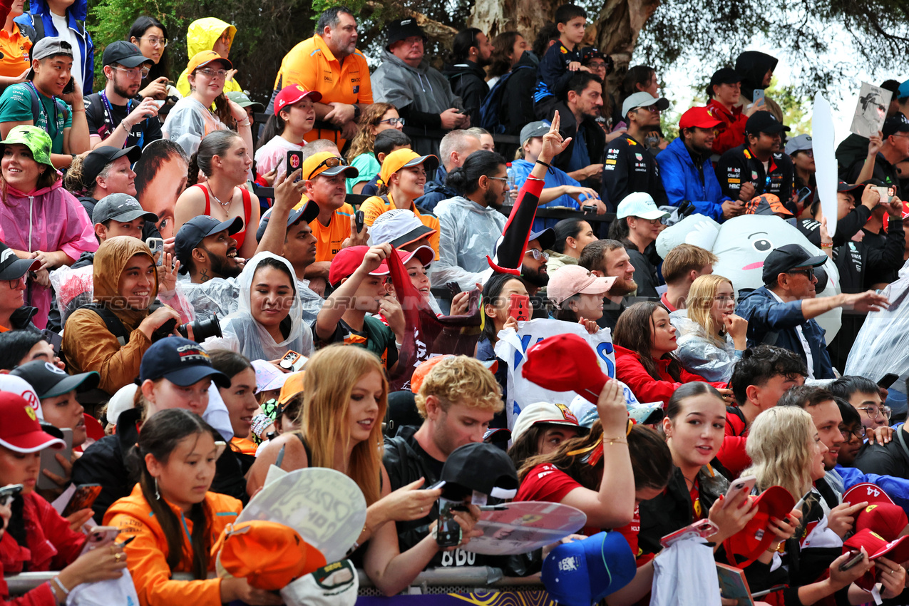 GP AUSTRALIA, Circuit Atmosfera - fans.

16.03.2025. Formula 1 World Championship, Rd 1, Australian Grand Prix, Albert Park, Melbourne, Australia, Gara Day.

- www.xpbimages.com, EMail: requests@xpbimages.com © Copyright: Moy / XPB Images
