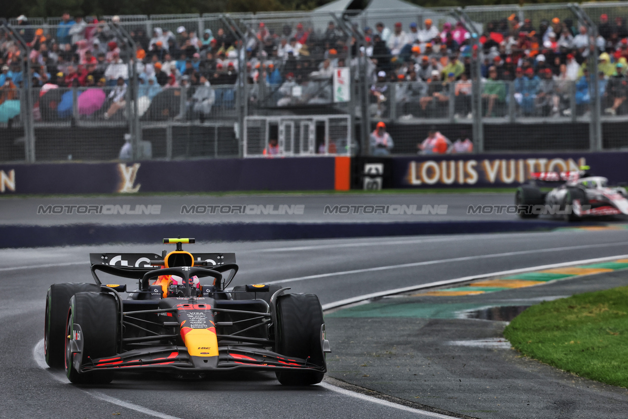 GP AUSTRALIA, Liam Lawson (NZL) Red Bull Racing RB21.

16.03.2025. Formula 1 World Championship, Rd 1, Australian Grand Prix, Albert Park, Melbourne, Australia, Gara Day.

- www.xpbimages.com, EMail: requests@xpbimages.com © Copyright: Batchelor / XPB Images