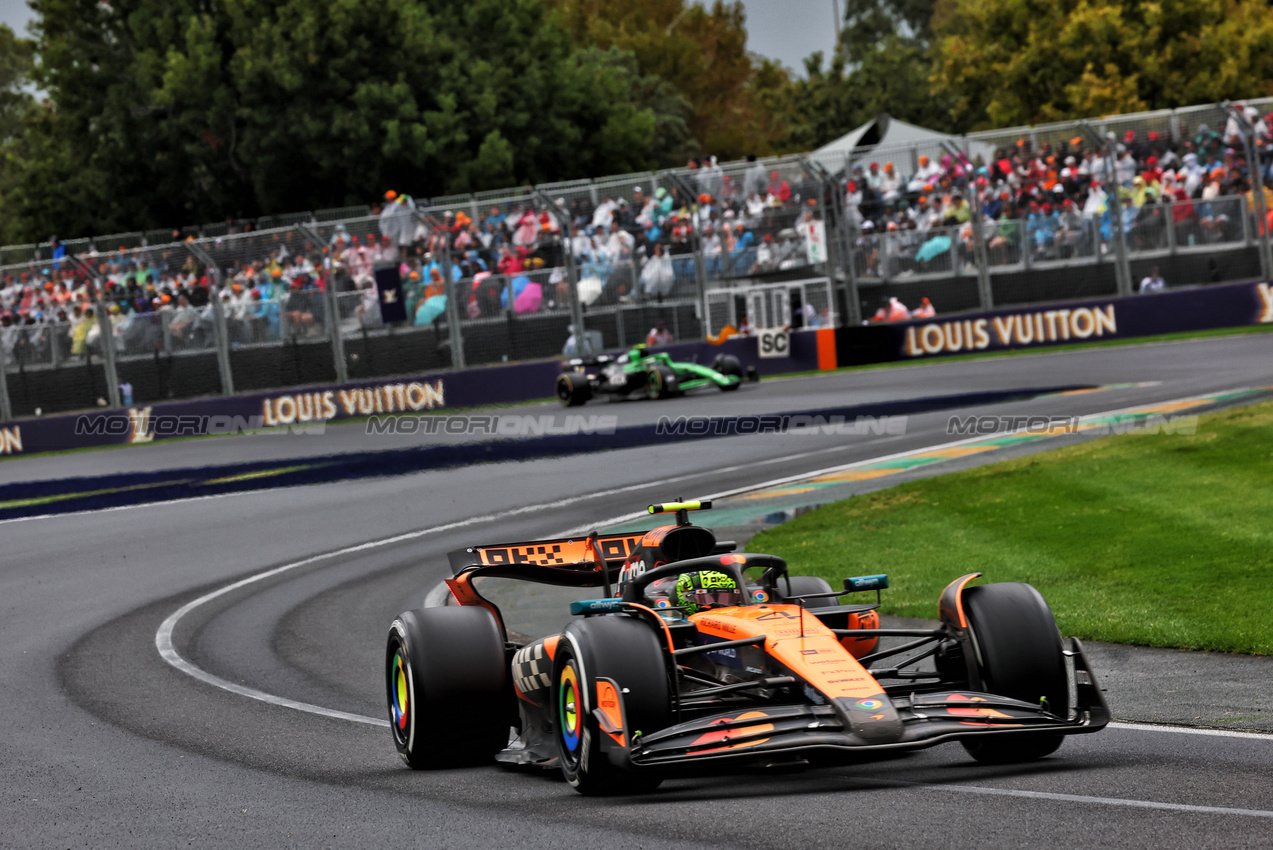 GP AUSTRALIA, Lando Norris (GBR) McLaren MCL39.

16.03.2025. Formula 1 World Championship, Rd 1, Australian Grand Prix, Albert Park, Melbourne, Australia, Gara Day.

- www.xpbimages.com, EMail: requests@xpbimages.com © Copyright: Batchelor / XPB Images