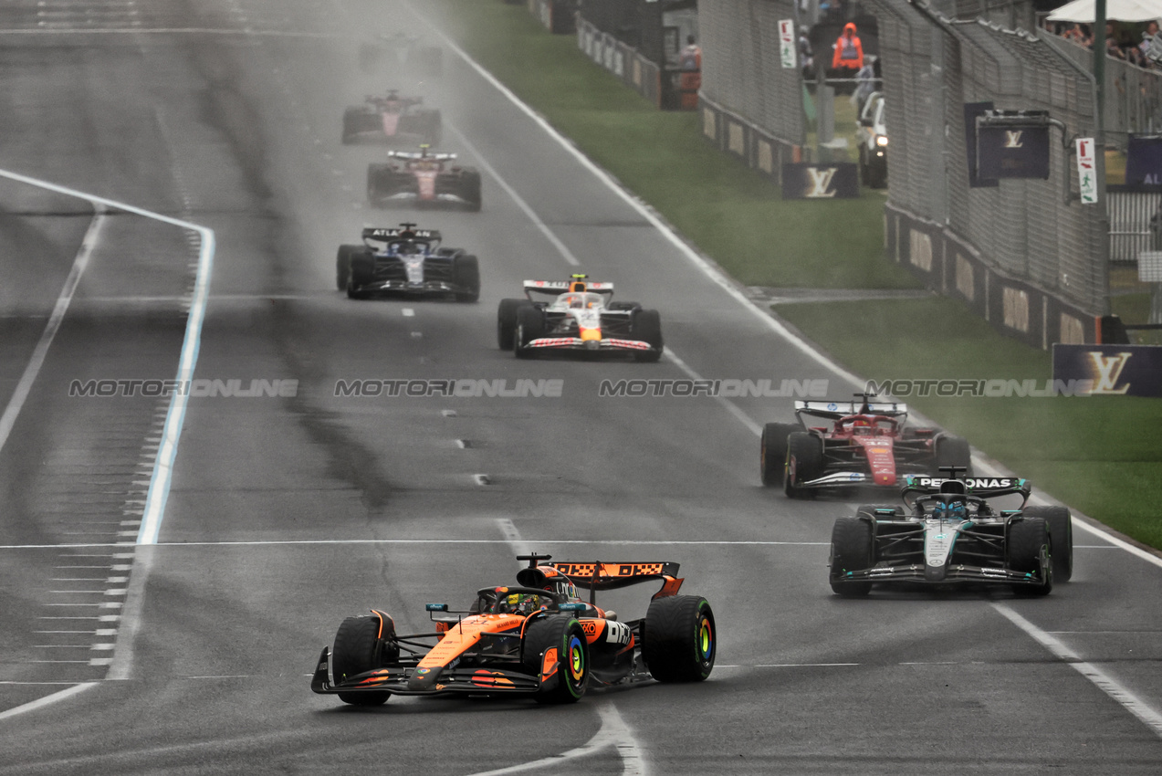 GP AUSTRALIA, Oscar Piastri (AUS) McLaren MCL39.

16.03.2025. Formula 1 World Championship, Rd 1, Australian Grand Prix, Albert Park, Melbourne, Australia, Gara Day.

- www.xpbimages.com, EMail: requests@xpbimages.com © Copyright: Bearne / XPB Images