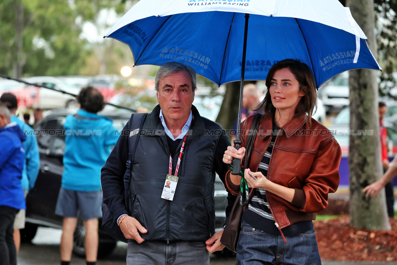 GP AUSTRALIA, (L to R): Carlos Sainz (ESP) with Rebecca Donaldson (GBR), girlfriend of Carlos Sainz (ESP) Atlassian Williams Racing.

16.03.2025. Formula 1 World Championship, Rd 1, Australian Grand Prix, Albert Park, Melbourne, Australia, Gara Day.

- www.xpbimages.com, EMail: requests@xpbimages.com © Copyright: Moy / XPB Images