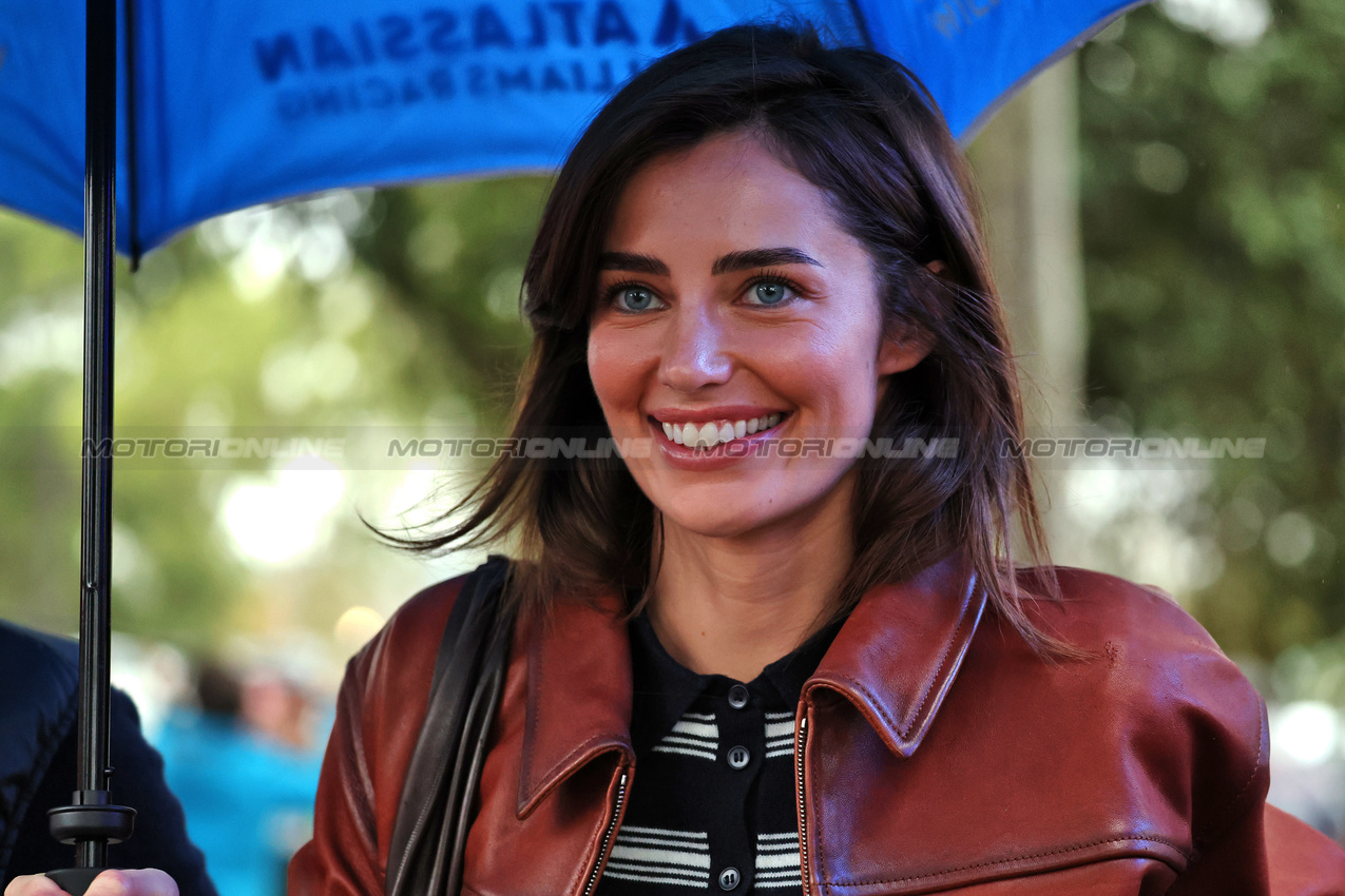 GP AUSTRALIA, Rebecca Donaldson (GBR), girlfriend of Carlos Sainz (ESP) Atlassian Williams Racing.

16.03.2025. Formula 1 World Championship, Rd 1, Australian Grand Prix, Albert Park, Melbourne, Australia, Gara Day.

- www.xpbimages.com, EMail: requests@xpbimages.com © Copyright: Moy / XPB Images