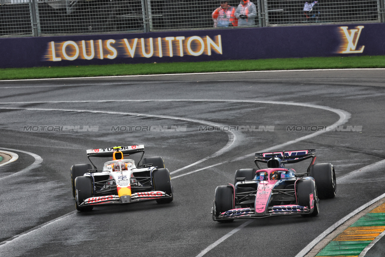 GP AUSTRALIA, Yuki Tsunoda (JPN) Racing Bulls VCARB 02 e Pierre Gasly (FRA) Alpine F1 Team A525.

16.03.2025. Formula 1 World Championship, Rd 1, Australian Grand Prix, Albert Park, Melbourne, Australia, Gara Day.

- www.xpbimages.com, EMail: requests@xpbimages.com © Copyright: Batchelor / XPB Images