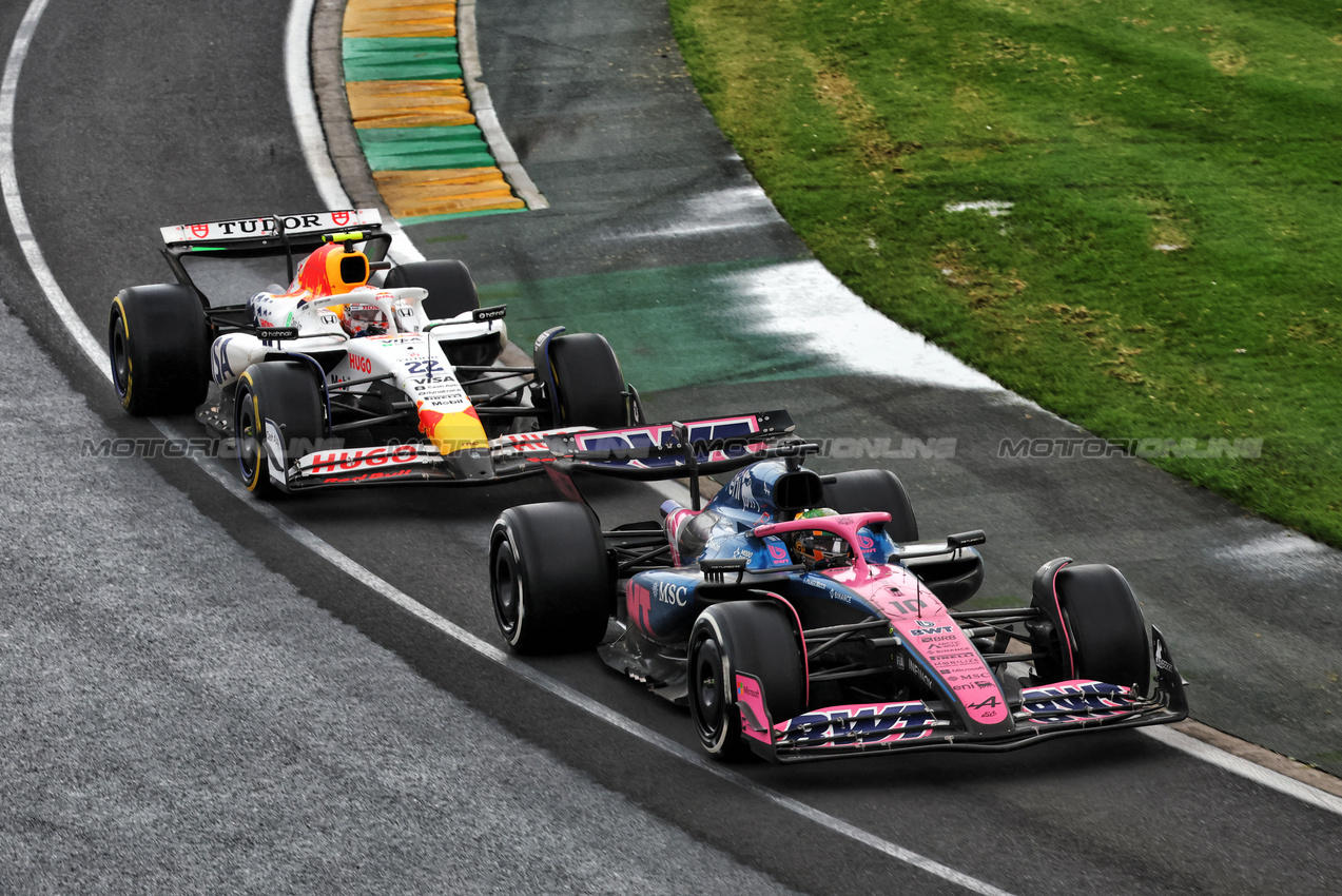 GP AUSTRALIA, Pierre Gasly (FRA) Alpine F1 Team A525 e Yuki Tsunoda (JPN) Racing Bulls VCARB 02.

16.03.2025. Formula 1 World Championship, Rd 1, Australian Grand Prix, Albert Park, Melbourne, Australia, Gara Day.

- www.xpbimages.com, EMail: requests@xpbimages.com © Copyright: Batchelor / XPB Images