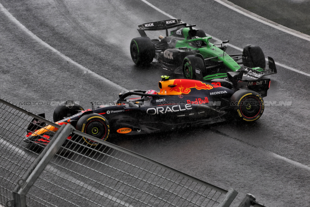 GP AUSTRALIA, Liam Lawson (NZL) Red Bull Racing RB21 crashes out of the race.

16.03.2025. Formula 1 World Championship, Rd 1, Australian Grand Prix, Albert Park, Melbourne, Australia, Gara Day.

- www.xpbimages.com, EMail: requests@xpbimages.com © Copyright: Batchelor / XPB Images