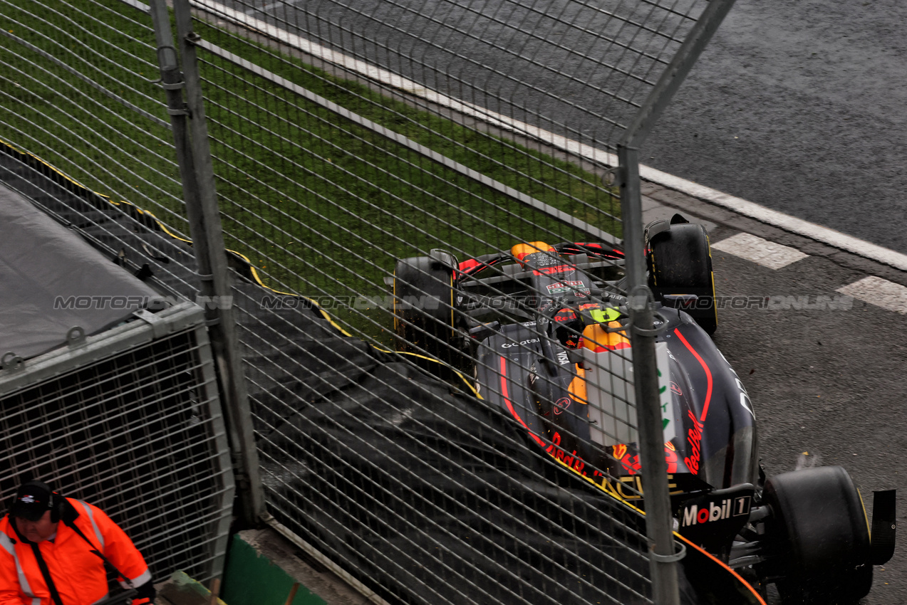 GP AUSTRALIA, Liam Lawson (NZL) Red Bull Racing RB21 crashes out of the race.

16.03.2025. Formula 1 World Championship, Rd 1, Australian Grand Prix, Albert Park, Melbourne, Australia, Gara Day.

- www.xpbimages.com, EMail: requests@xpbimages.com © Copyright: Batchelor / XPB Images